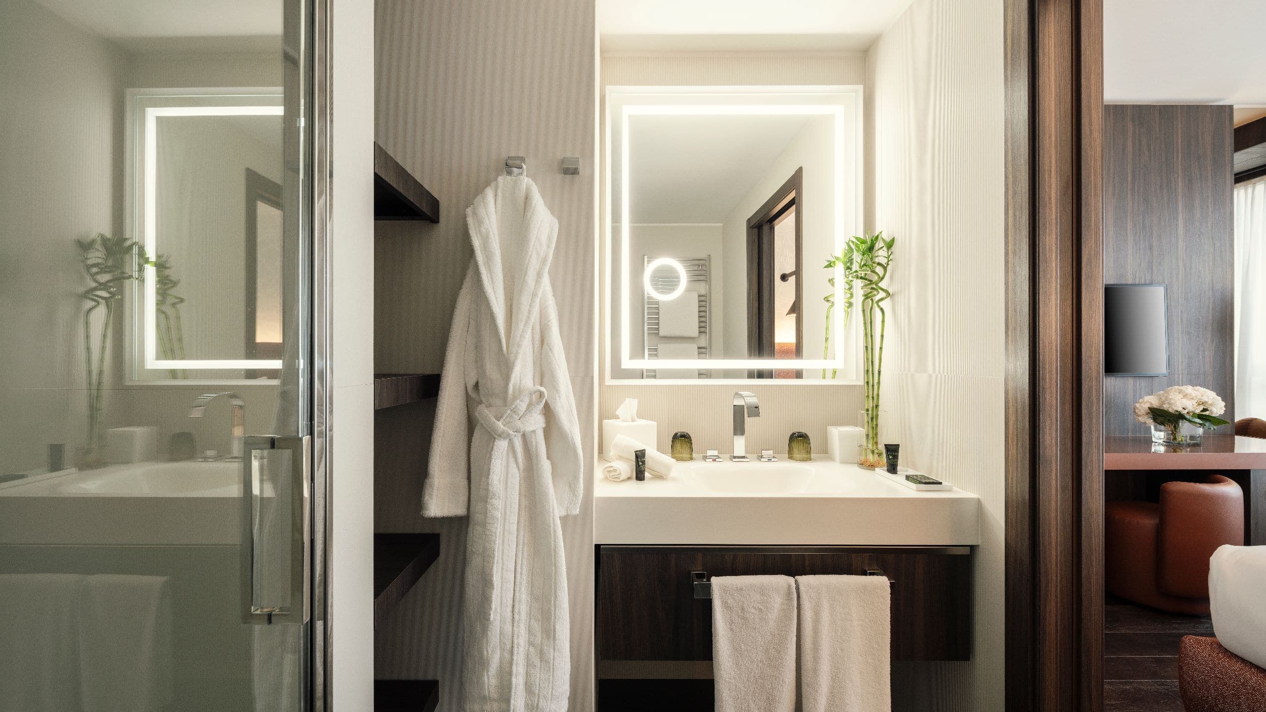 1 King Bed - Image 5