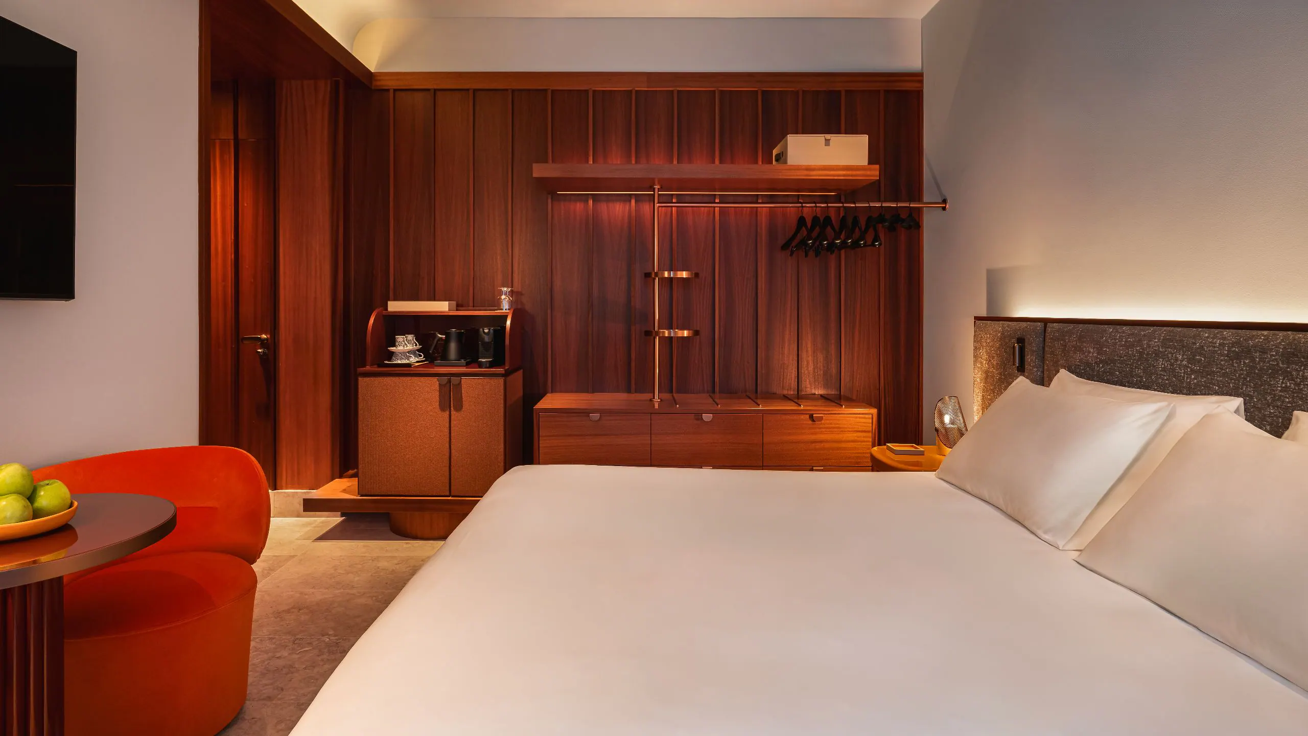 1 King Bed - Image 3