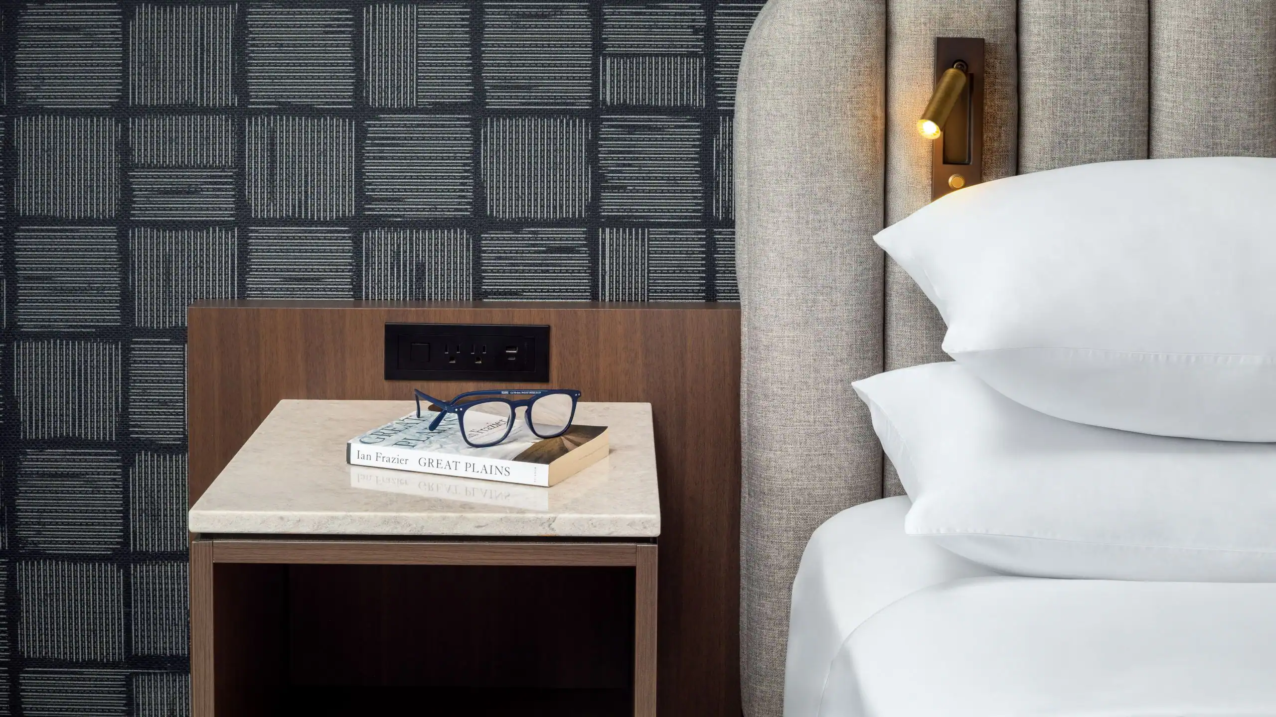 2 Queen Beds - Image 3