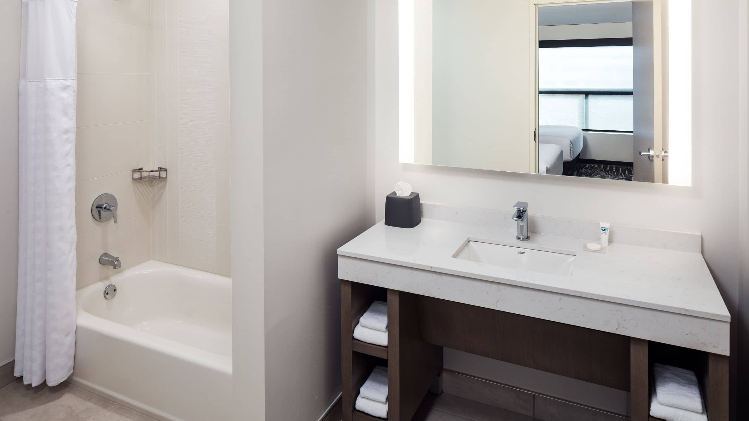 Den Guestroom | Two Queen Beds - Image 4