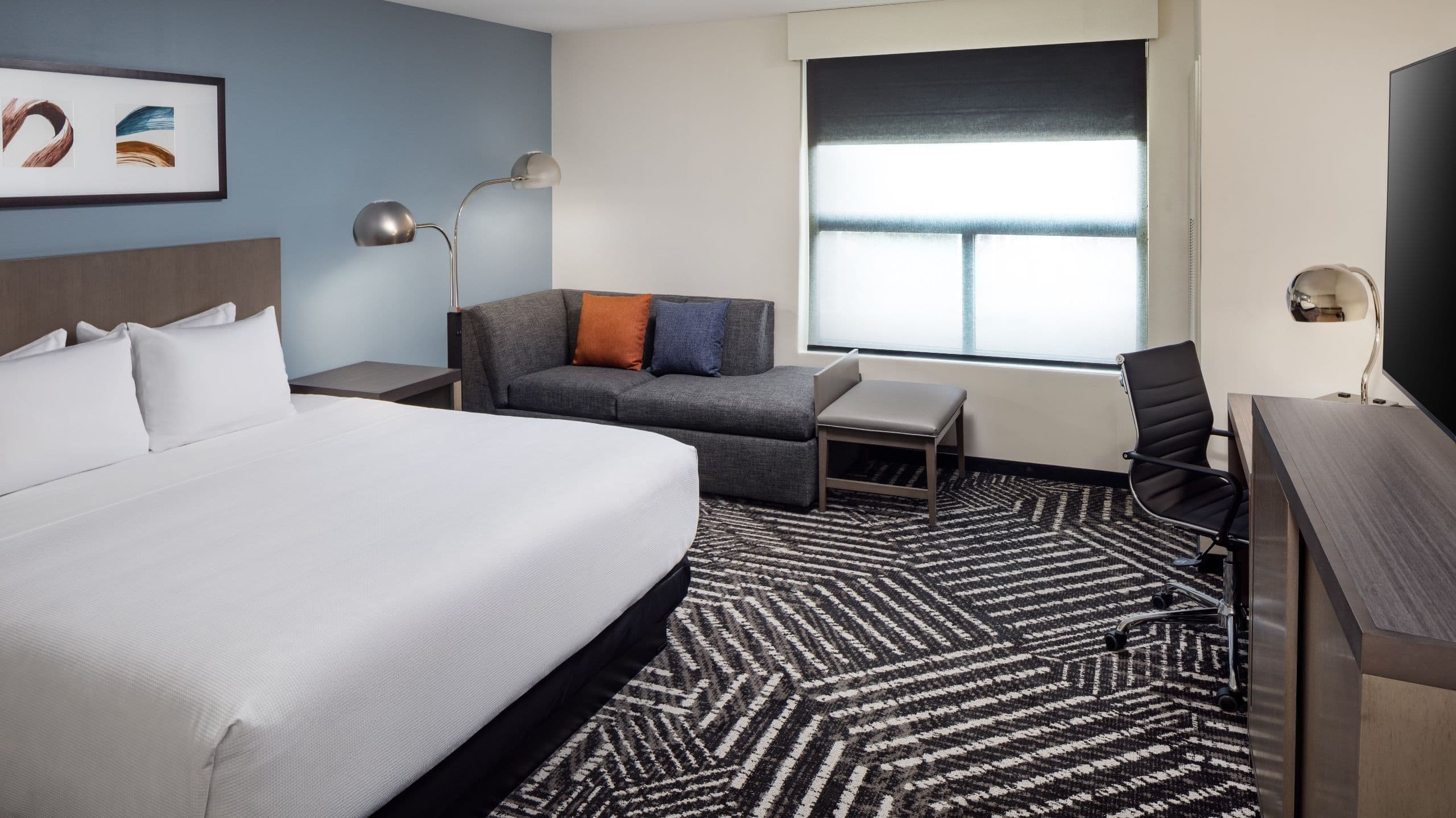 Den Guestroom | King Bed - Image 1