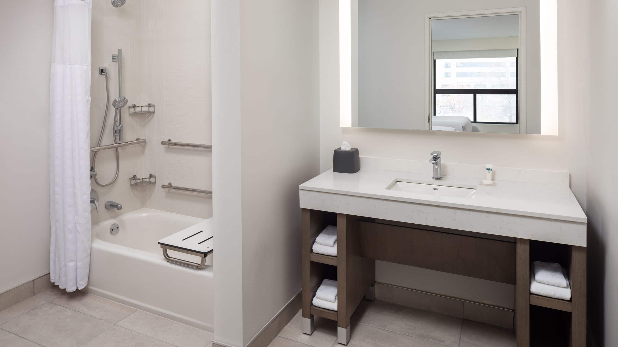 Accessible | Den Guestroom / Tub King Bed - Image 3