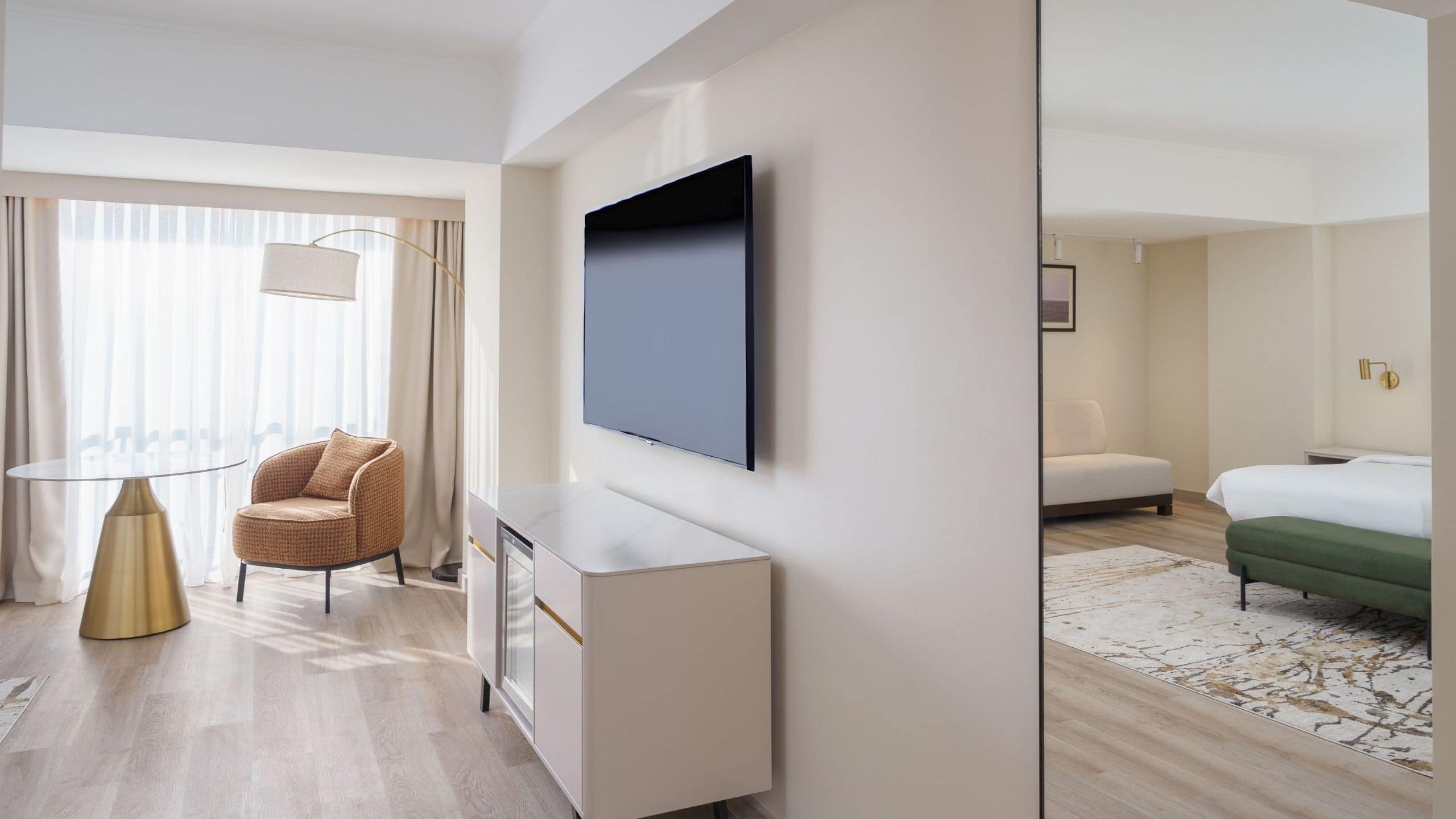 1 King Bed Deluxe - Image 1