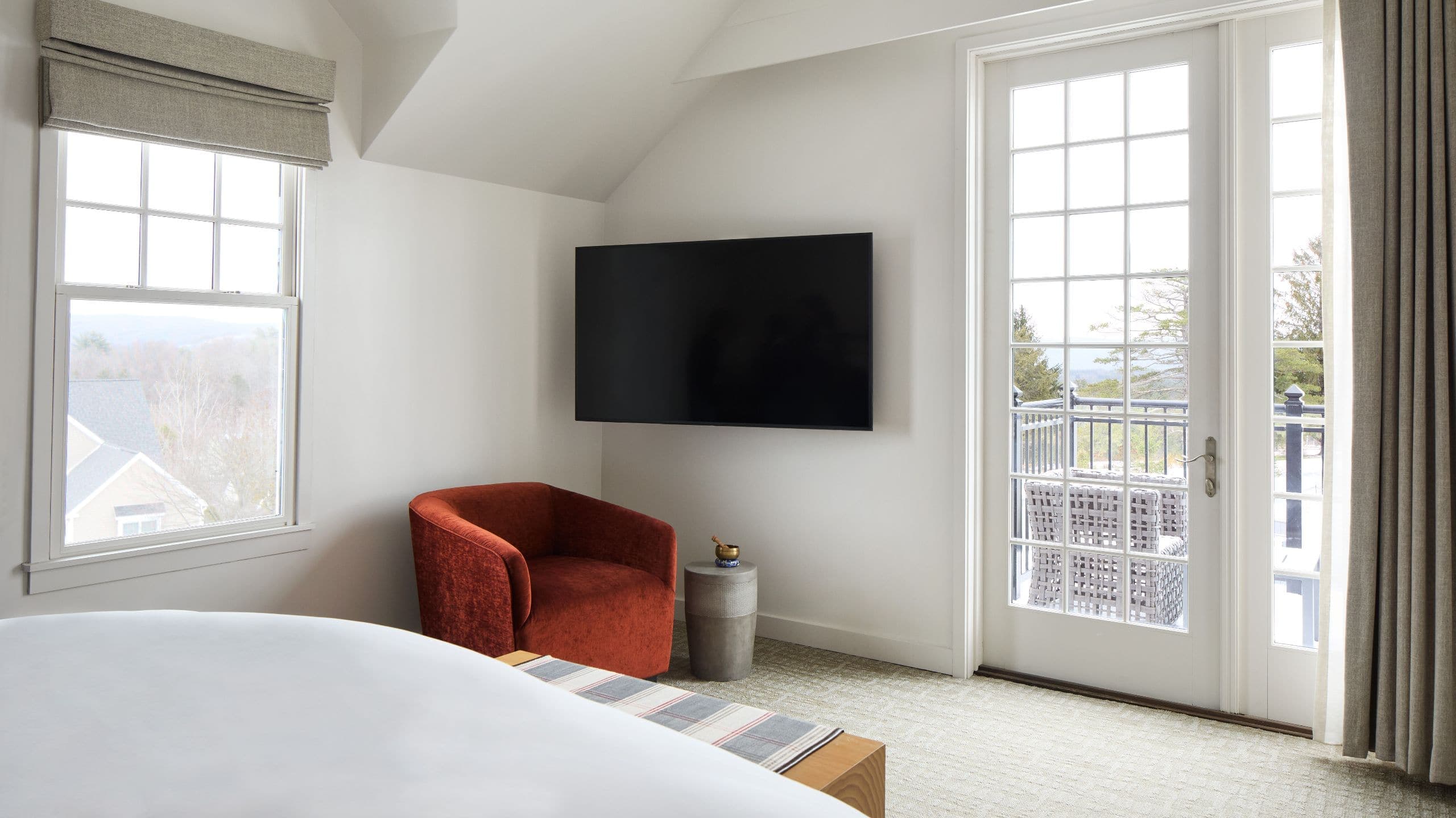 Gingko Balcony Suite with King Bed - Image 5