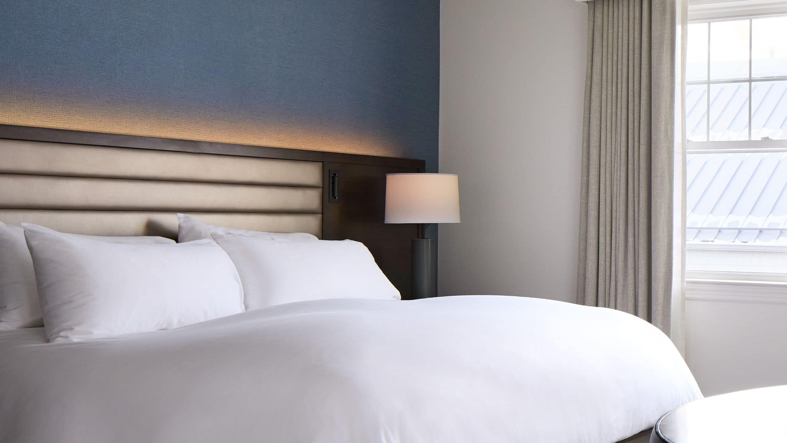Gingko Balcony Suite with King Bed - Image 1
