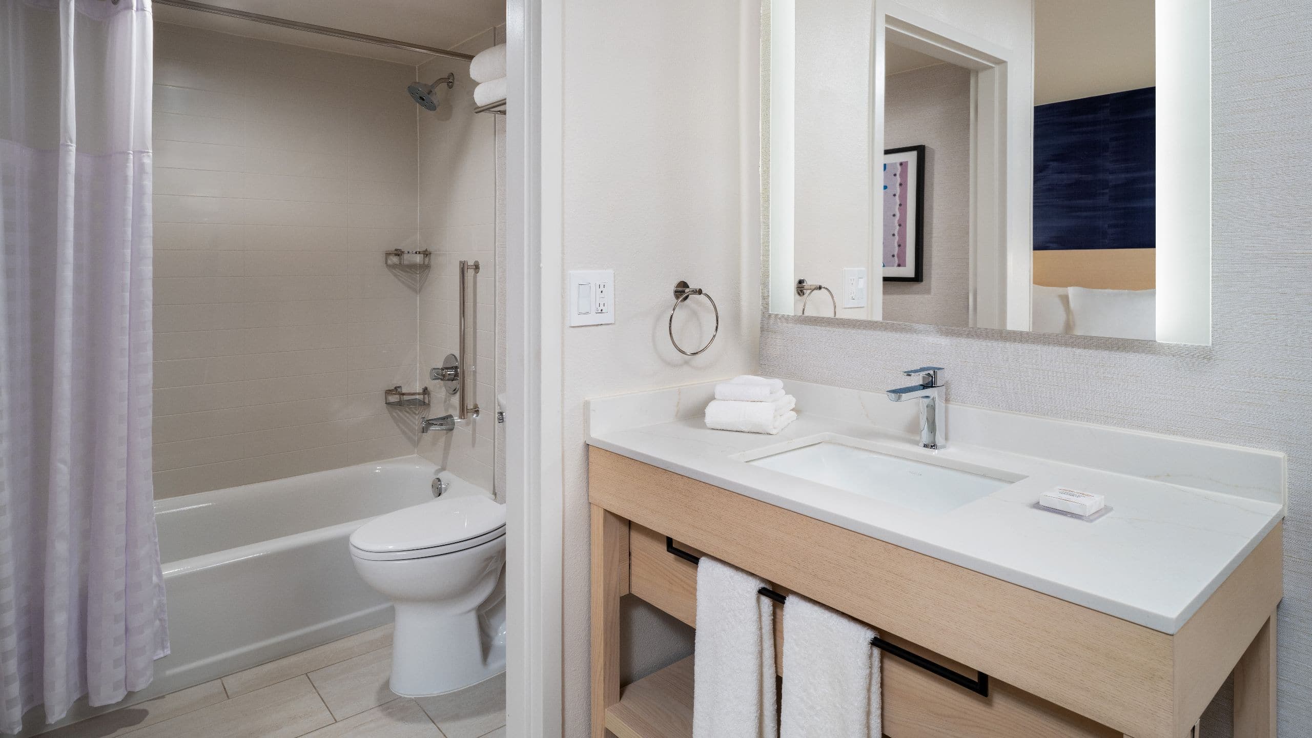 Two Double Beds (with sofa bed) - Image 4