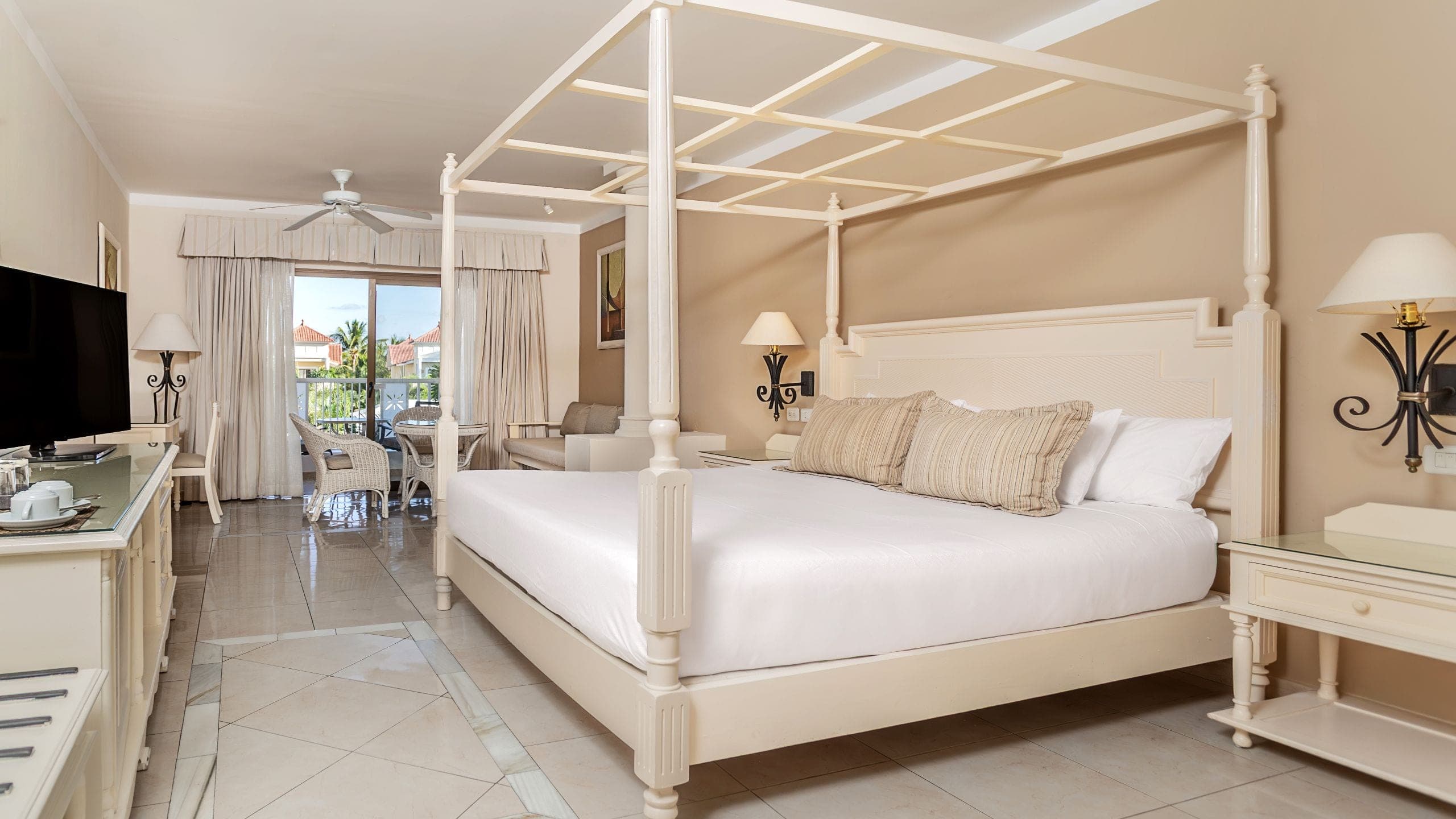 1 King Bed Junior Suite - Image 1