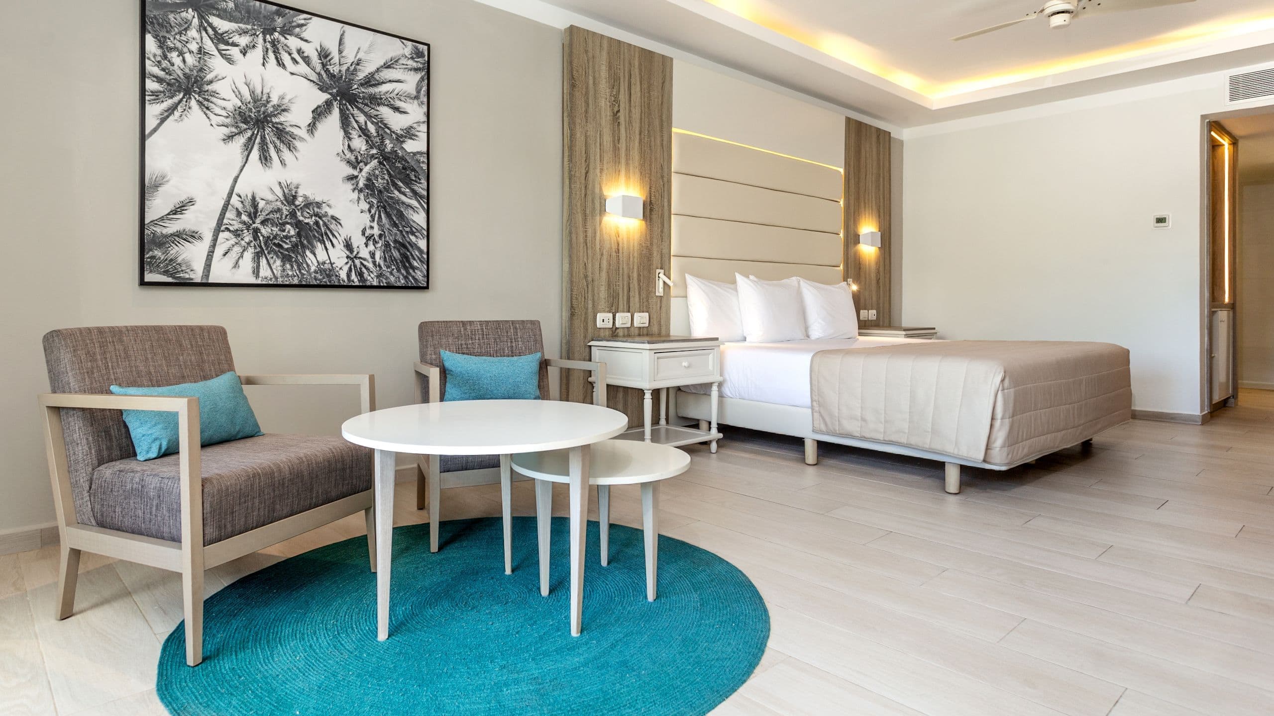1 King Bed Deluxe Junior Suite - Image 3