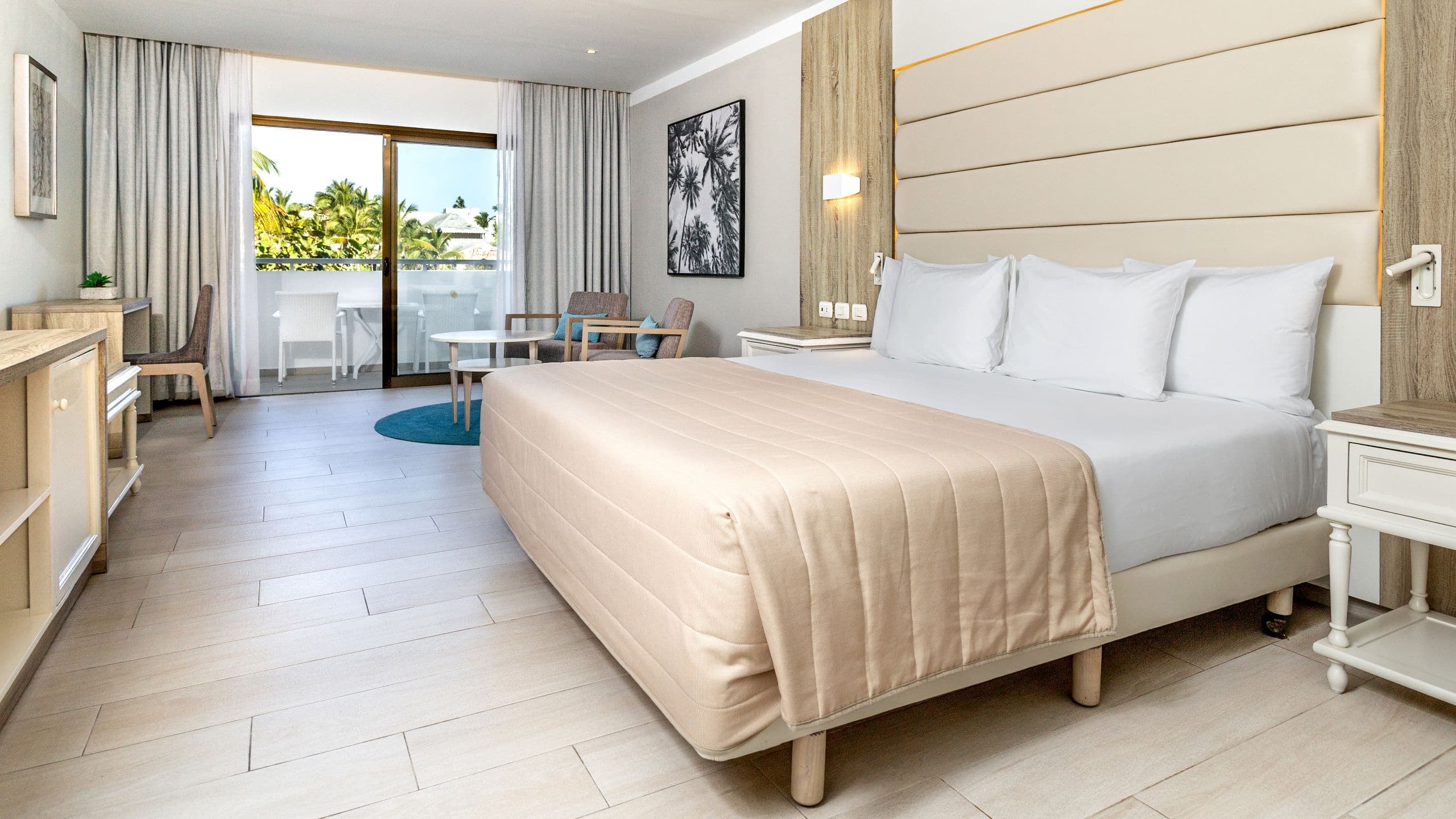 1 King Bed Deluxe Junior Suite - Image 2