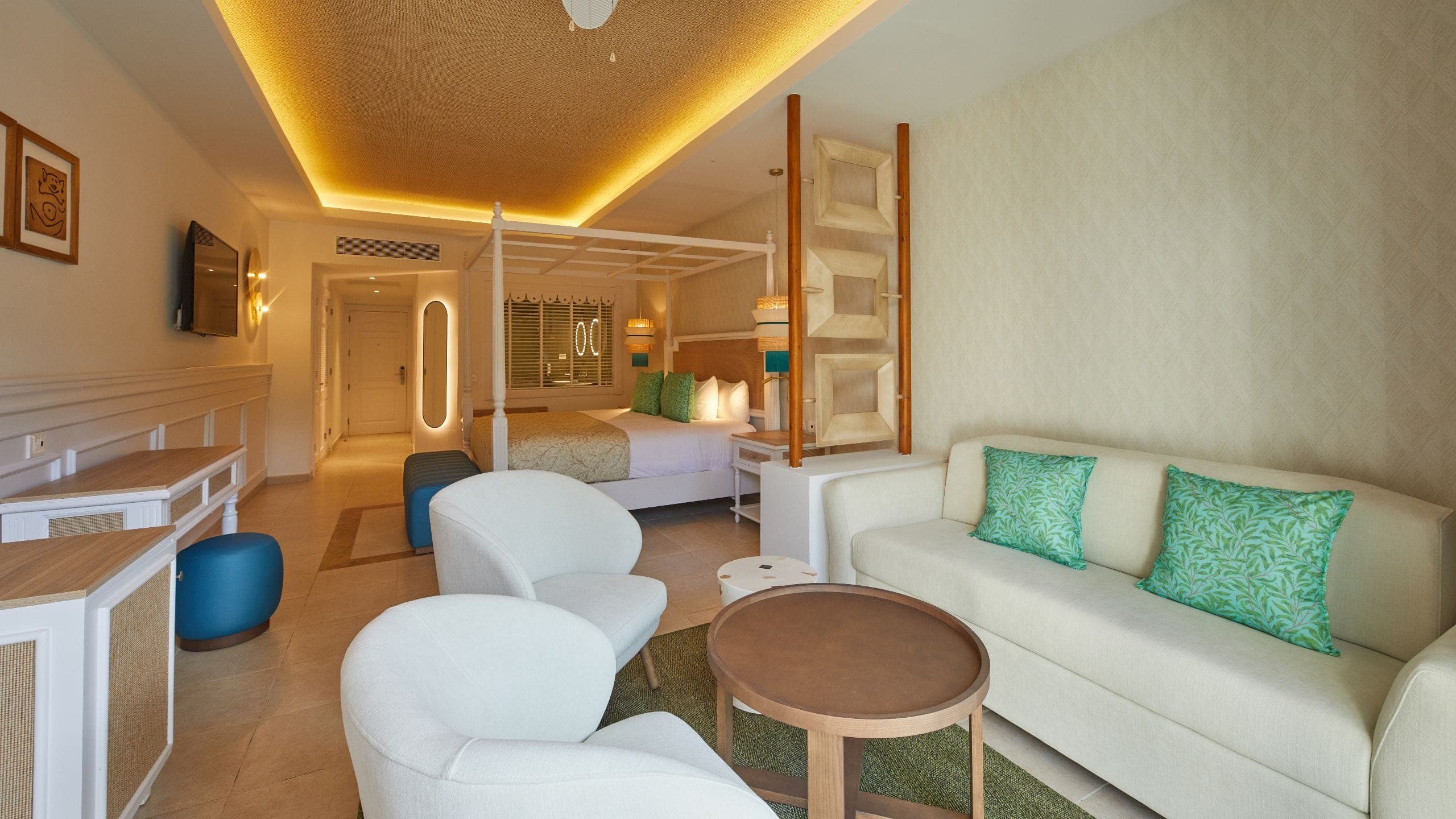 1 King Bed Deluxe Junior Suite - Image 3