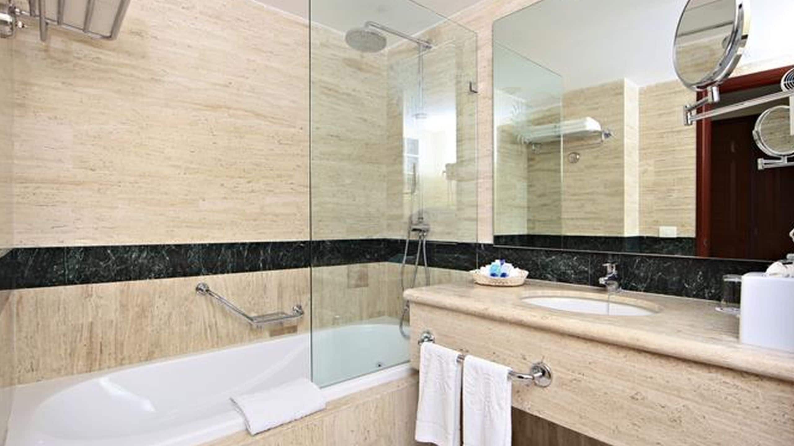 1 King Bed Junior Suite - Image 3
