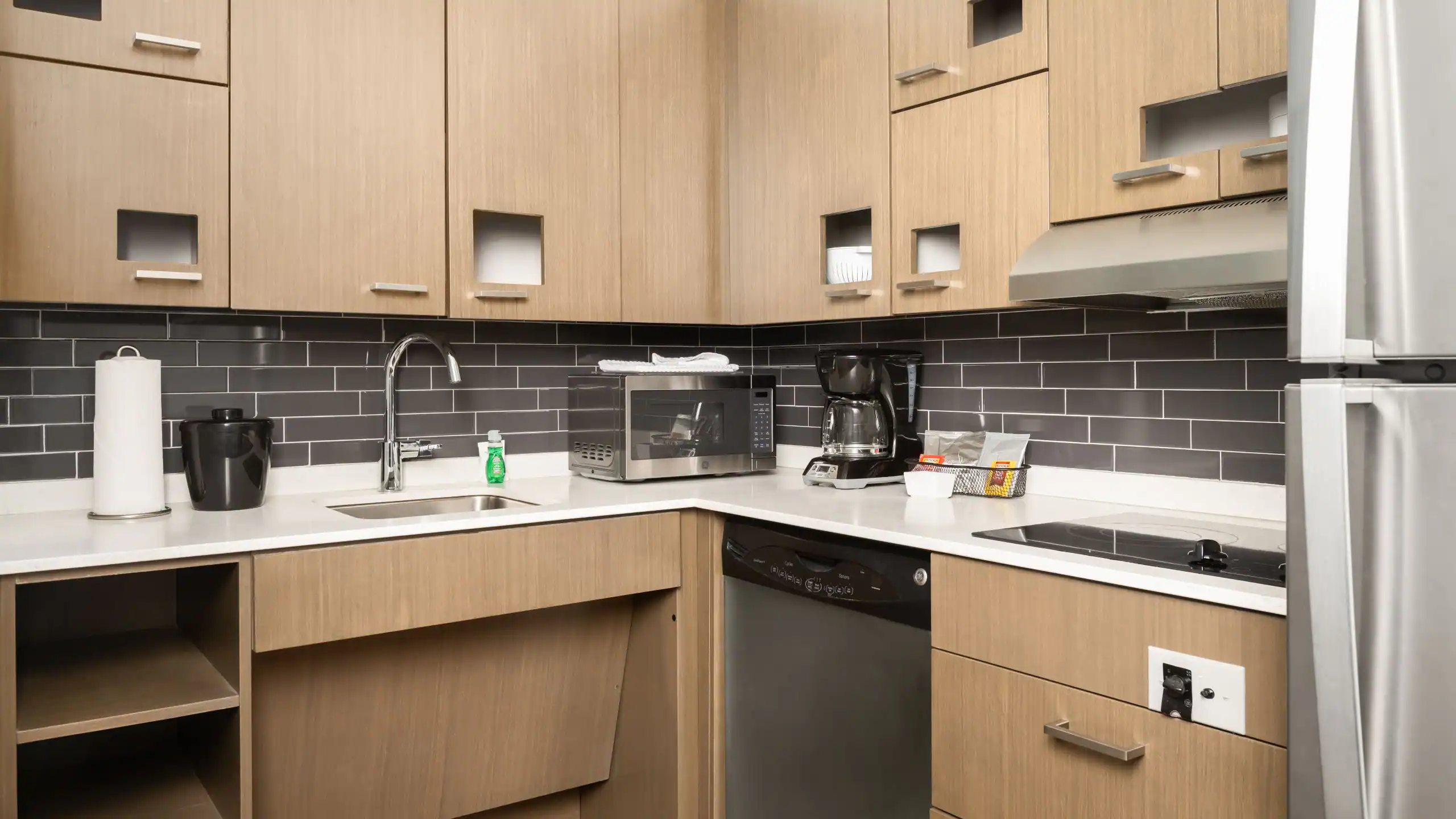 One Bedroom King Suite - Image 2