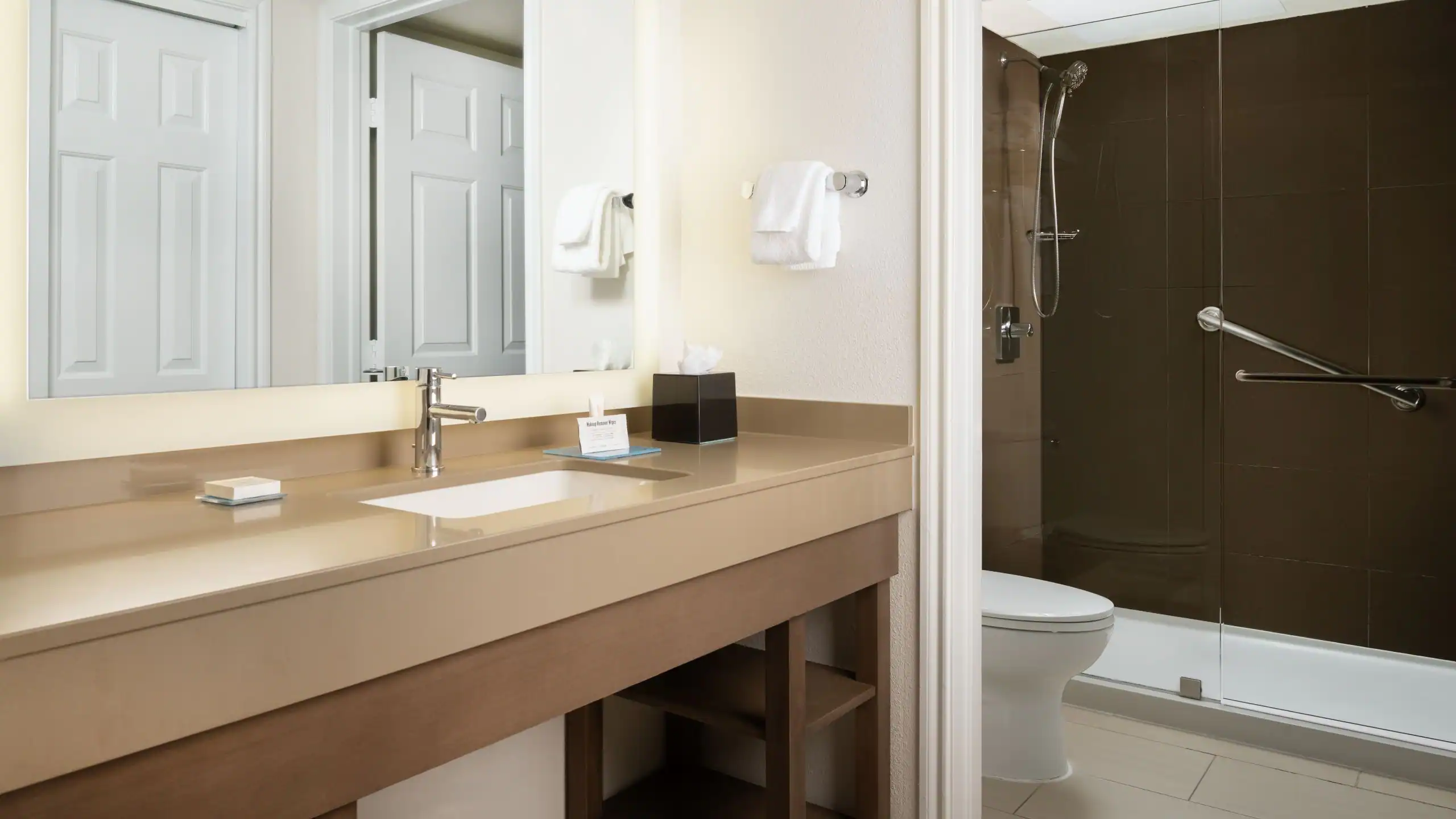 One Bedroom King Suite - Image 5