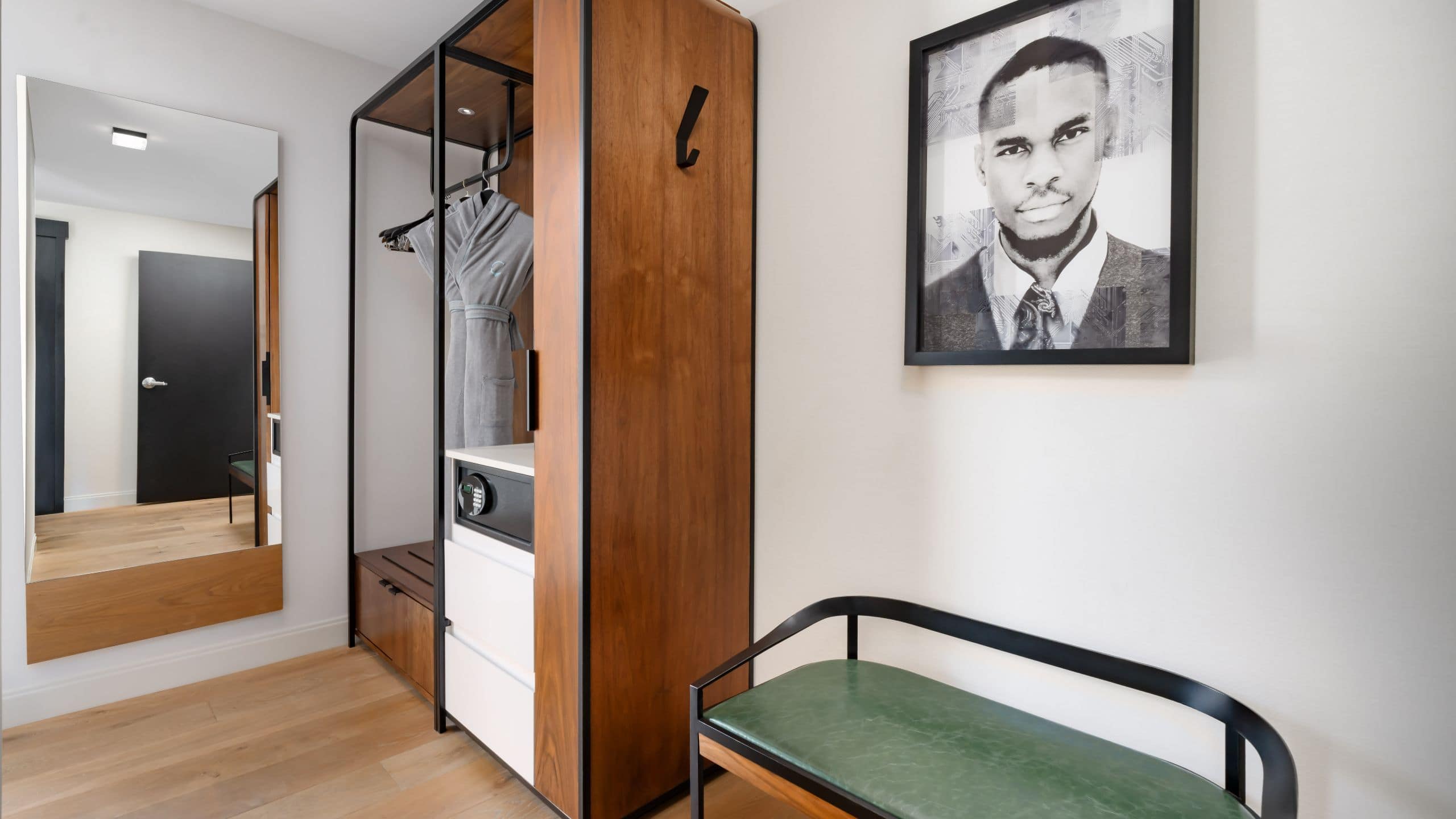 1 Bedroom Suite with King Bed - Image 5