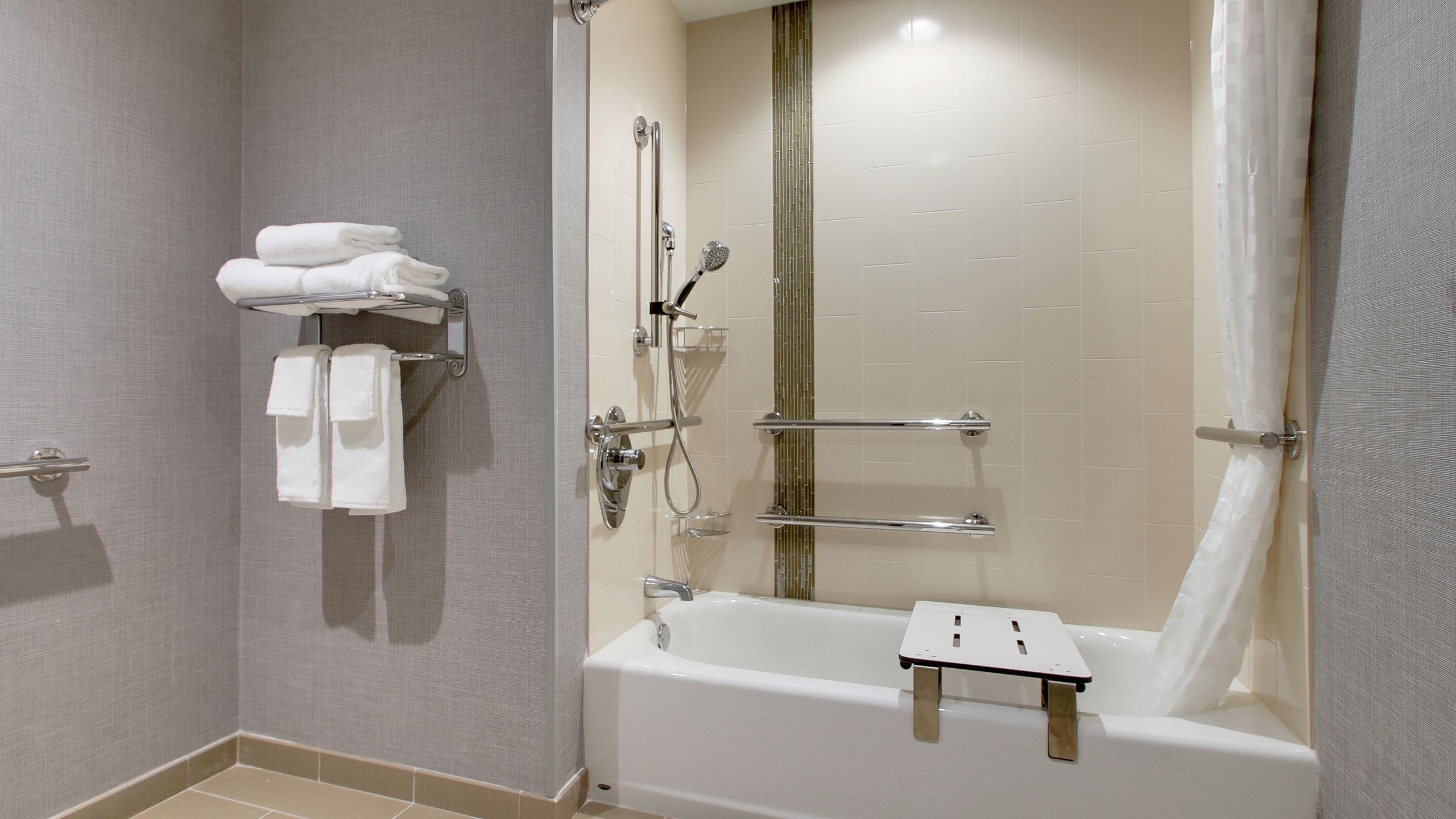 Accessible | Two Queen Beds / Tub (plus sofa bed) - Image 4