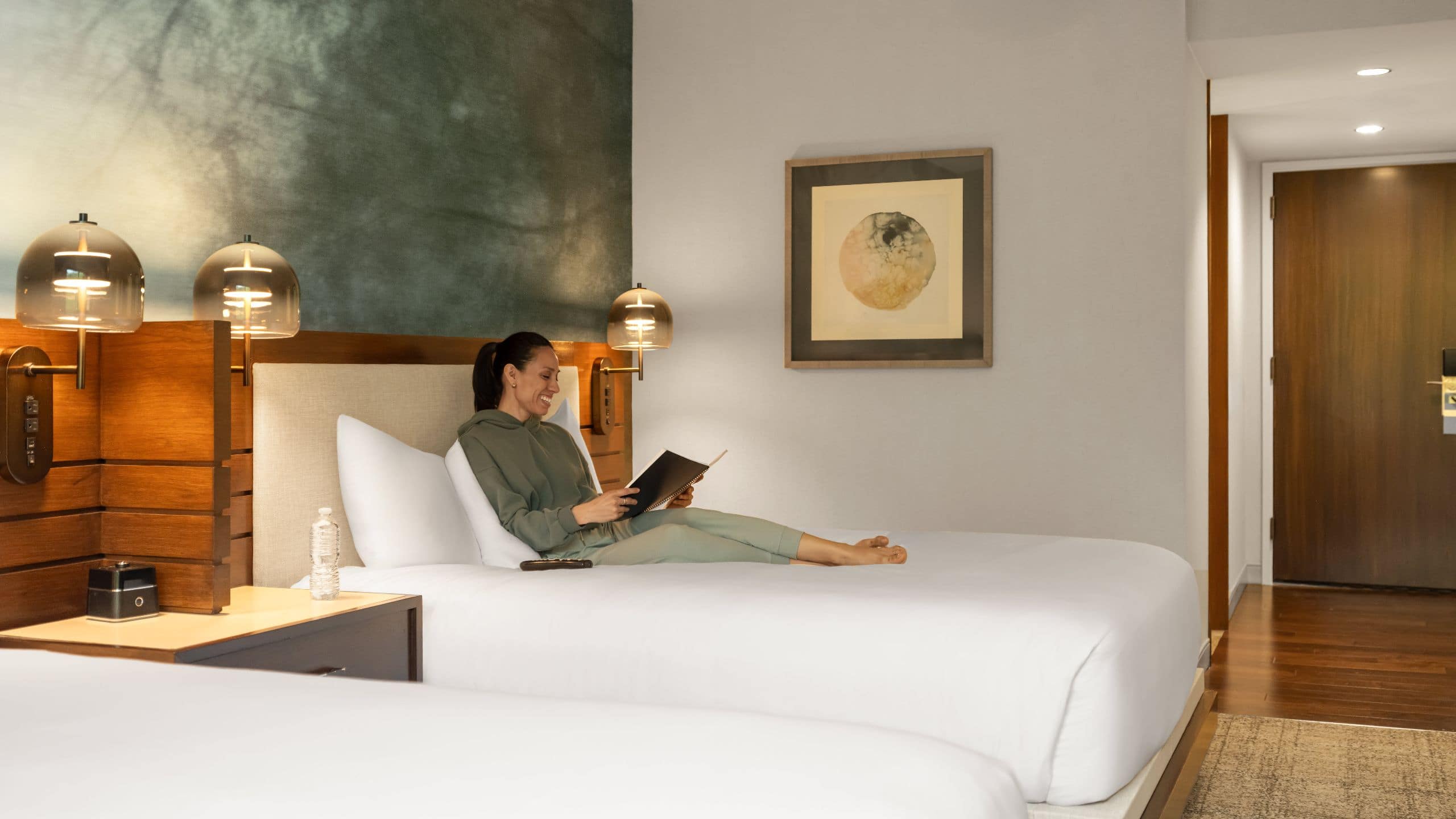 2 Queen Beds - Image 1
