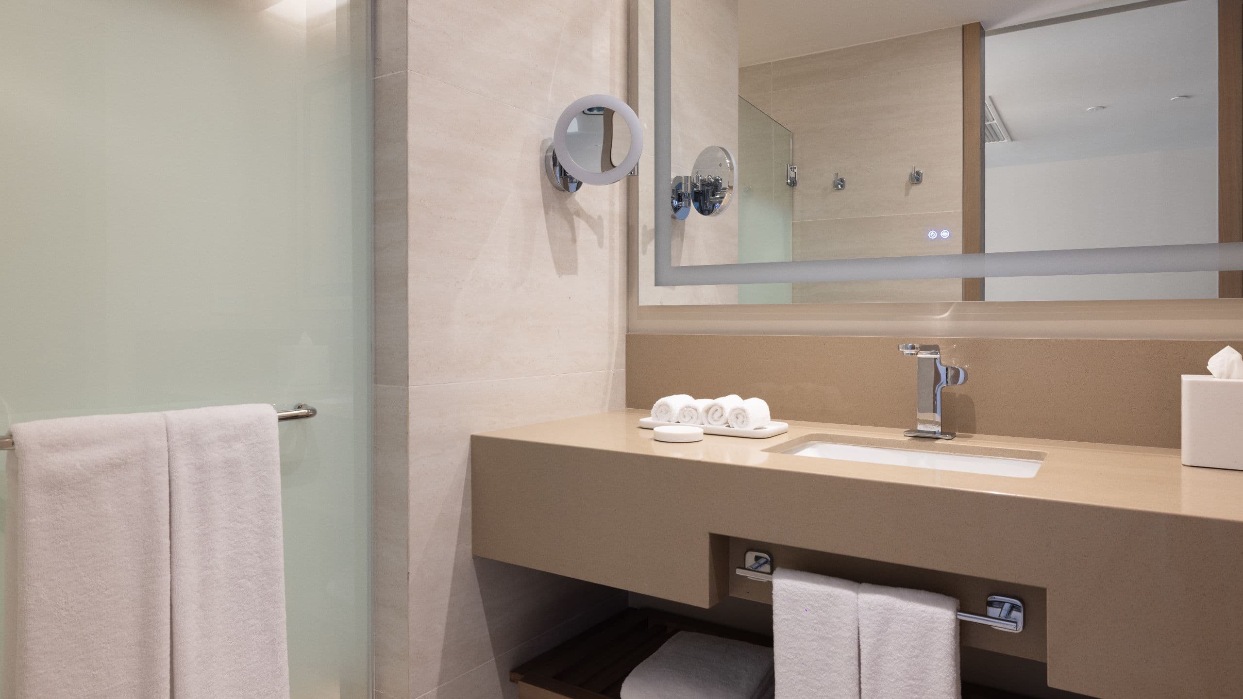 Oceanfront Junior Suite King - Image 4
