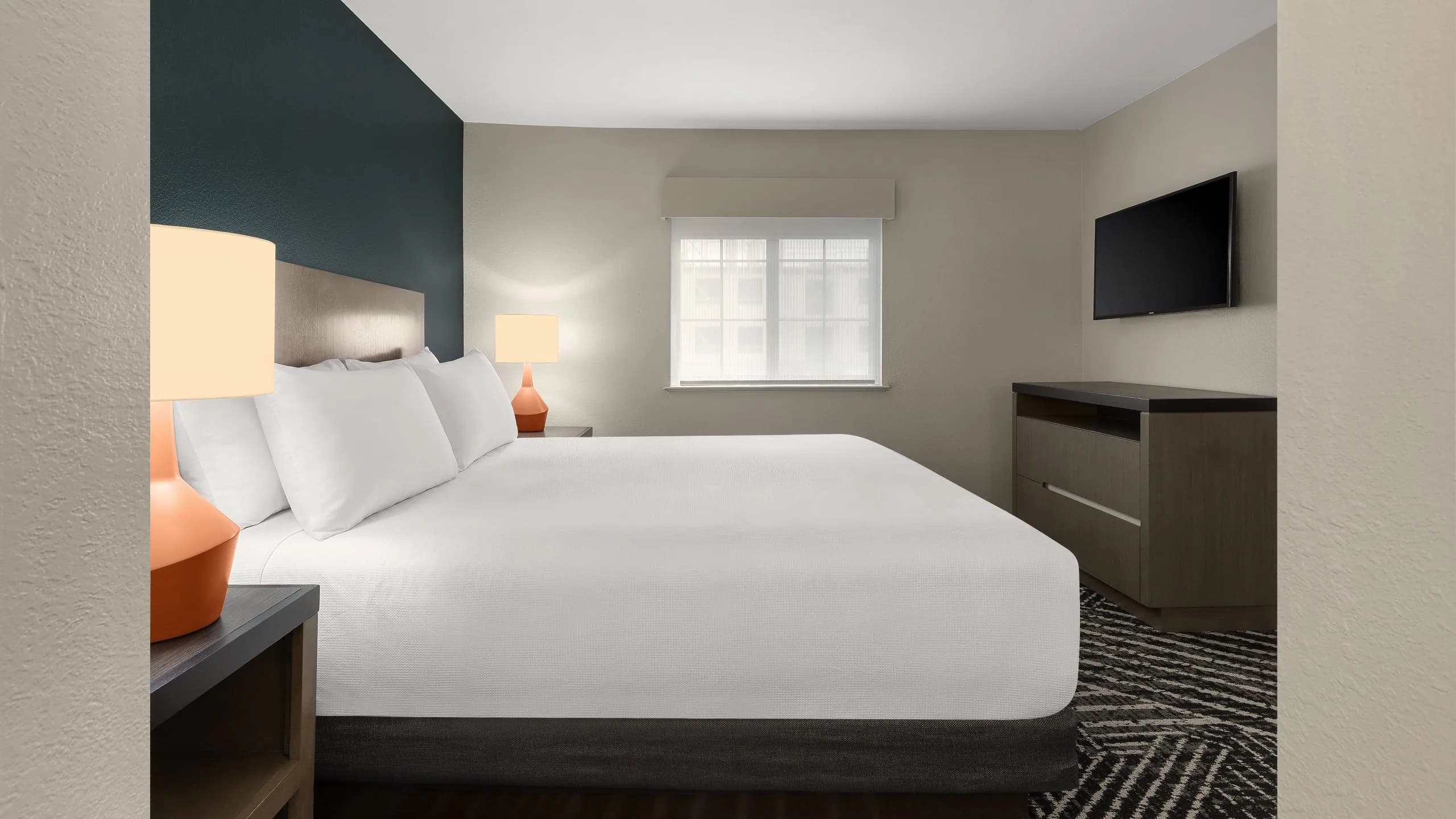 1 Bedroom Suite, 1 King Bed - Image 3