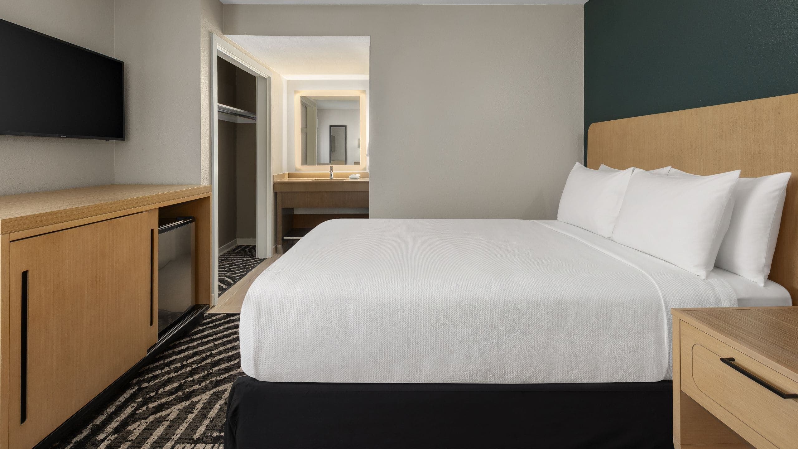 1 Bedroom Suite, 1 Full Bed Guestroom - Image 1