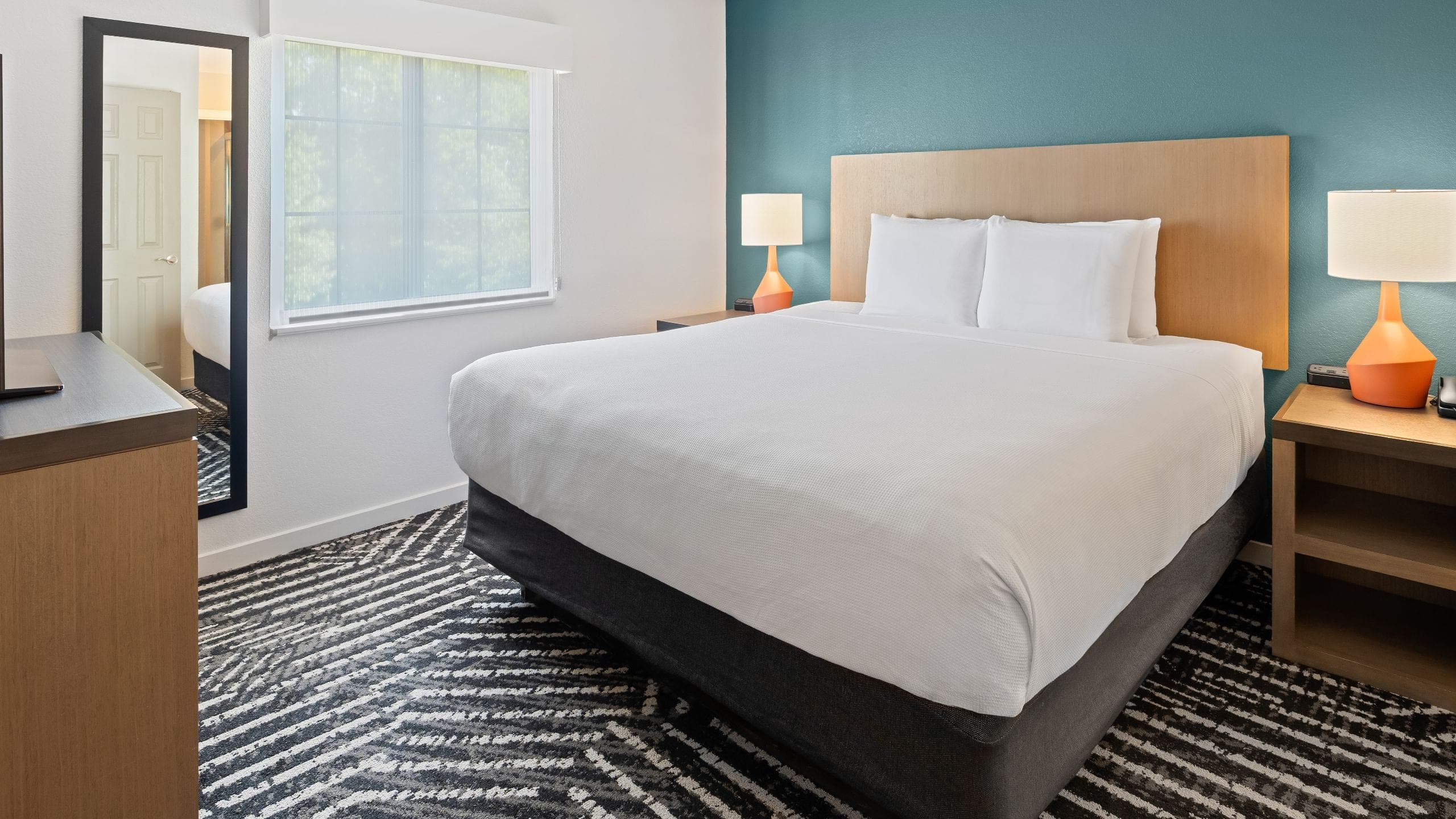 One Bedroom King Suite - Image 2