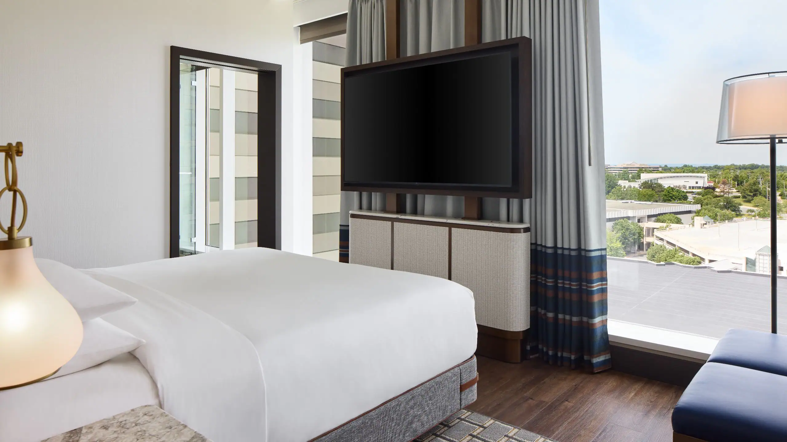 Accessible Regency Suite King - Image 1
