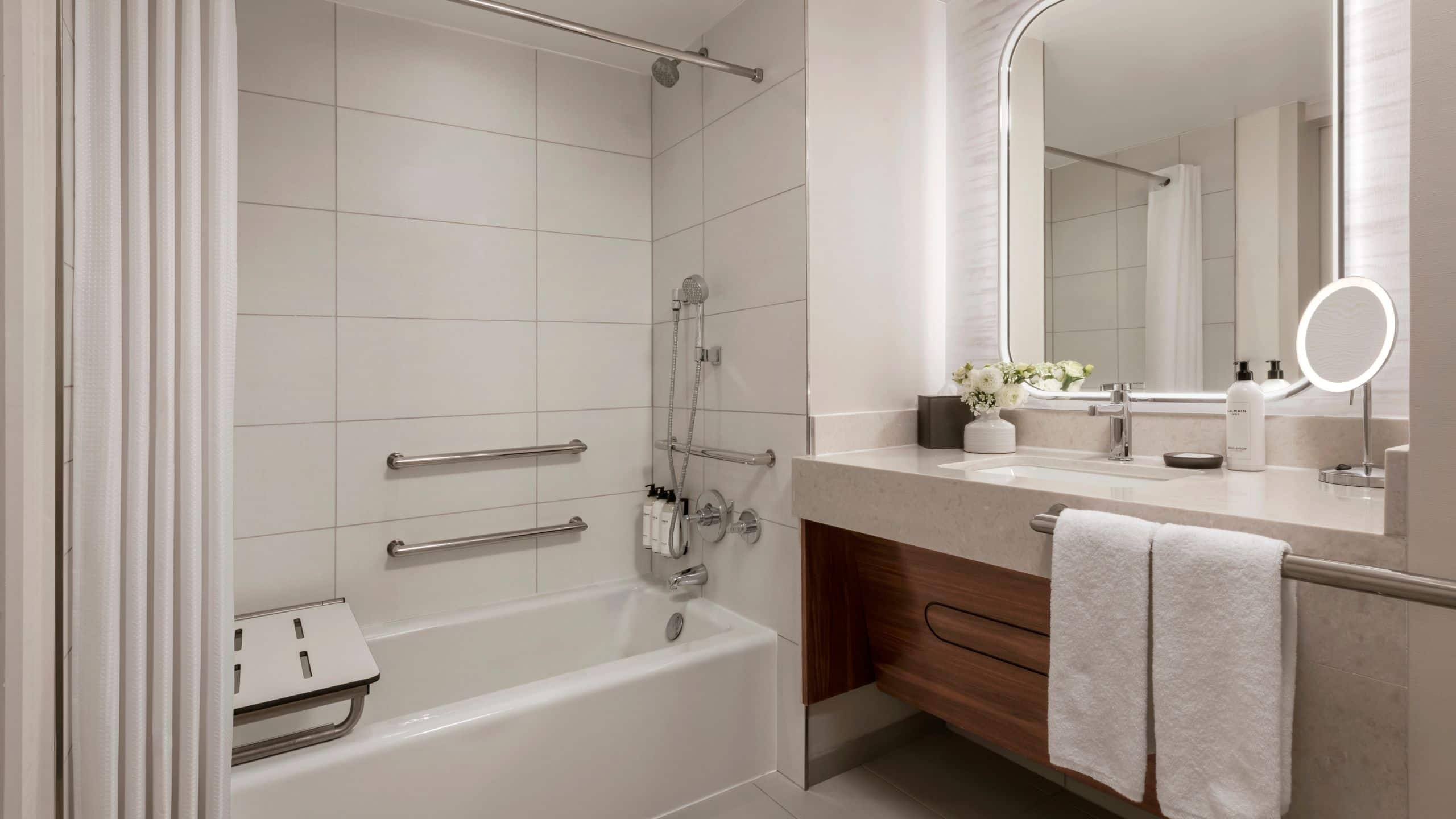 Manchester Grand Hyatt San Diego - Image 4