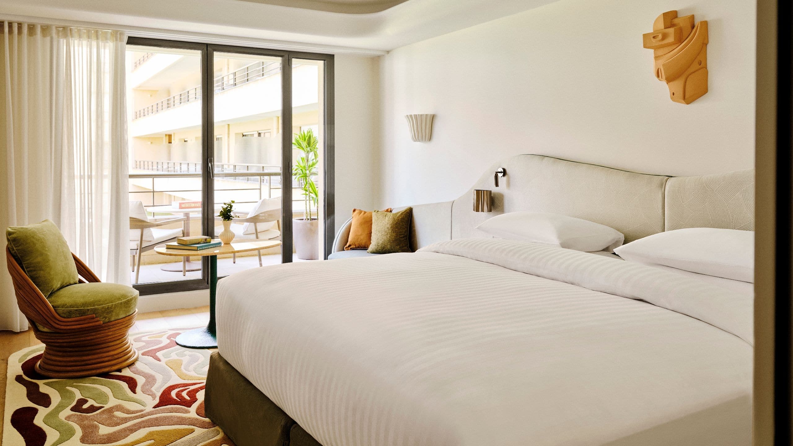 1 King Bed - Image 3