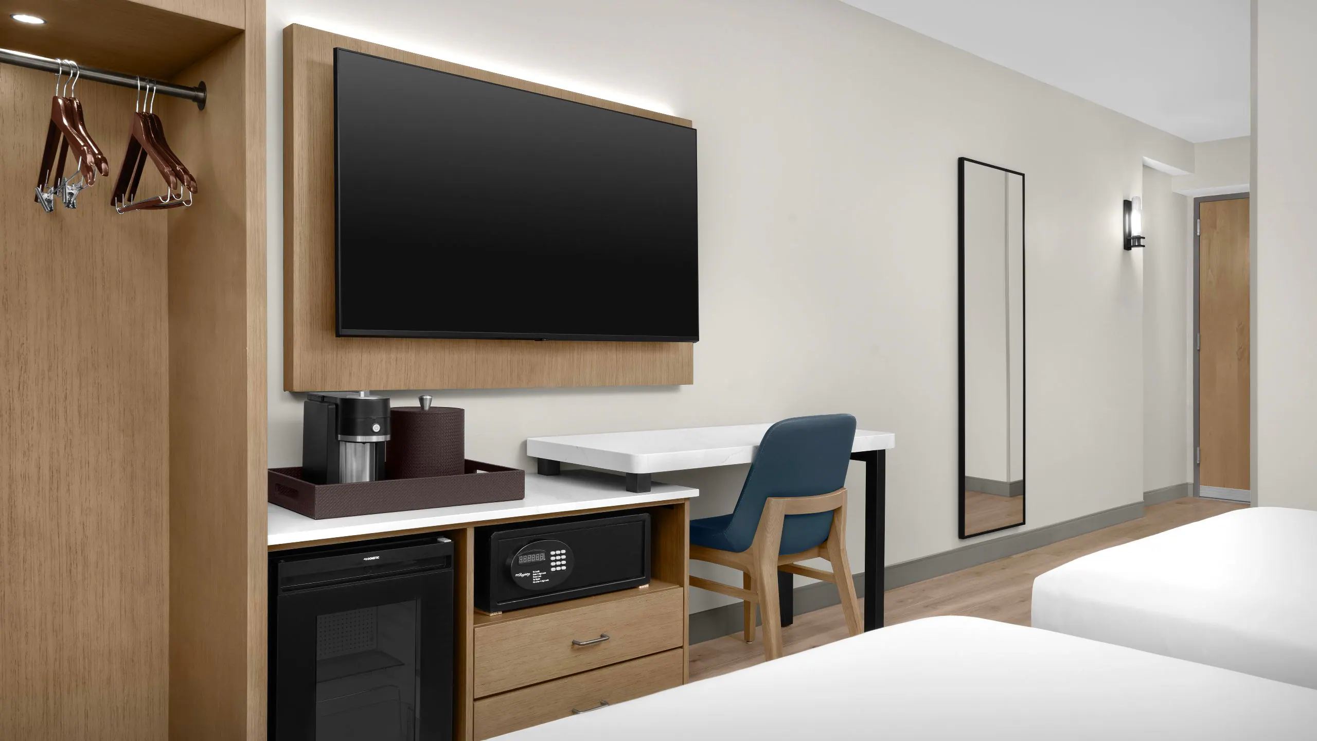 2 Double Beds - Image 2