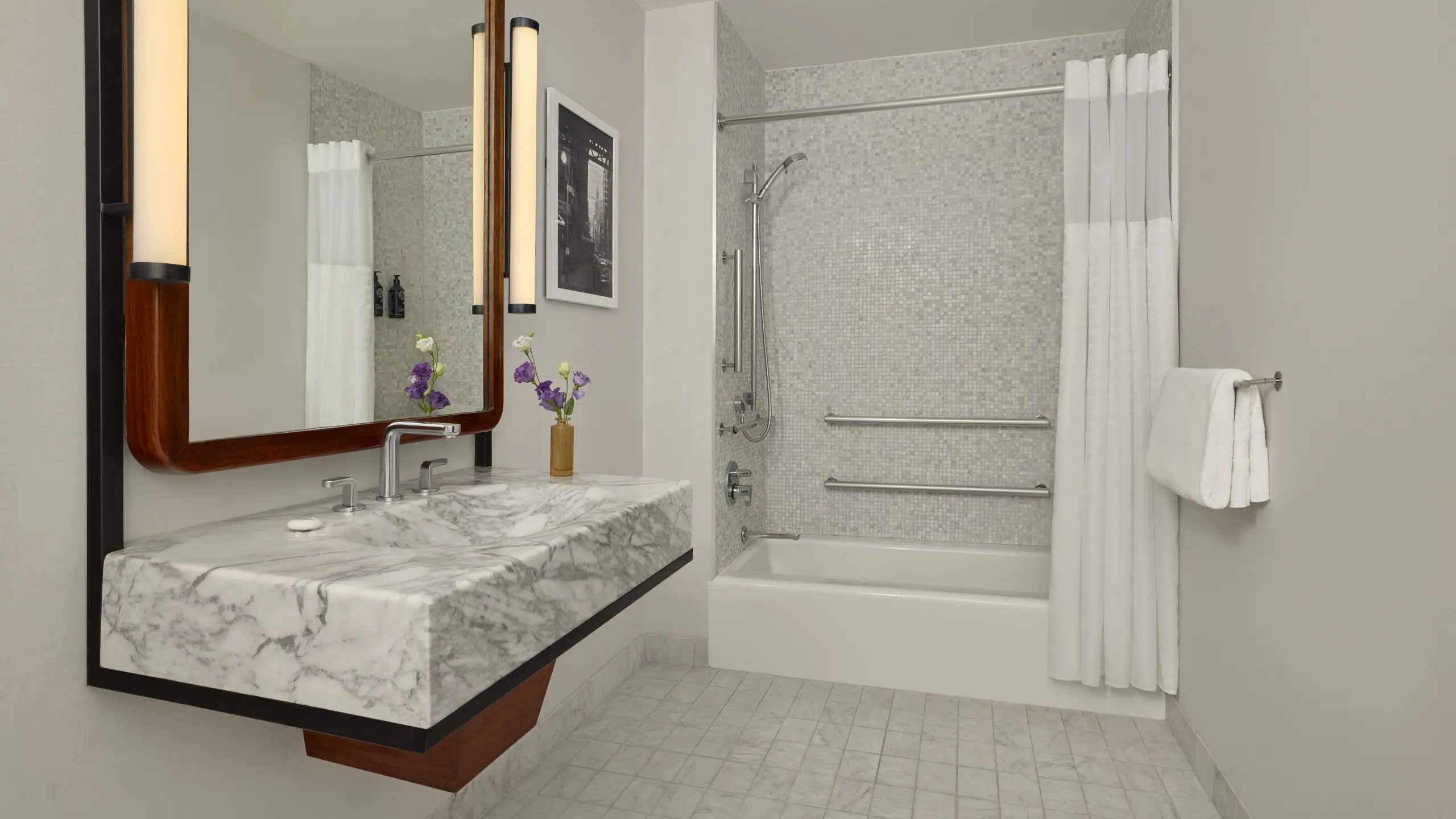 Deluxe Suite King - Image 6