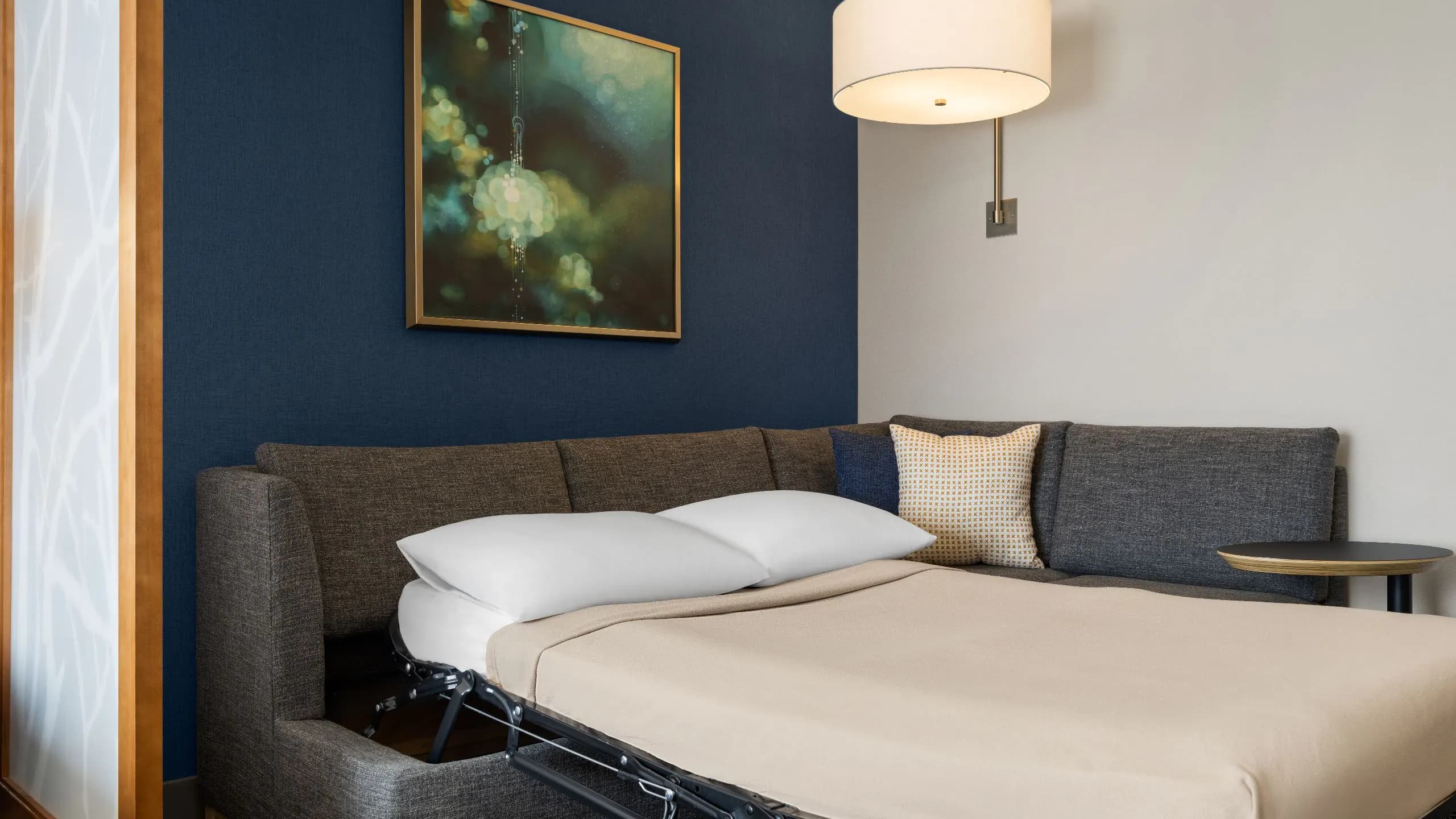 Accessible King Bed / Roll-in Shower (with Sofabed) - Image 6