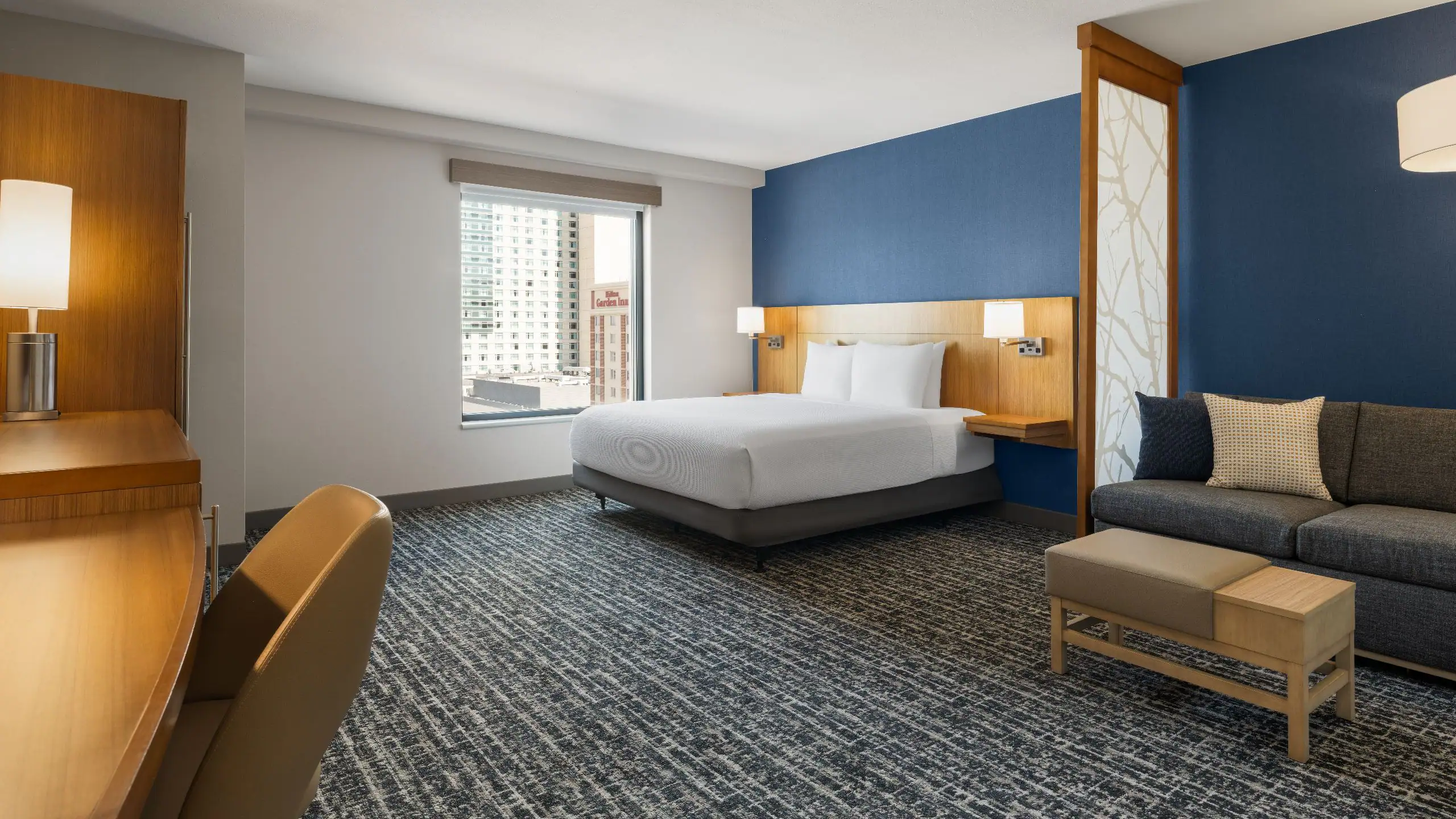 Accessible King Bed/Tub - Image 1