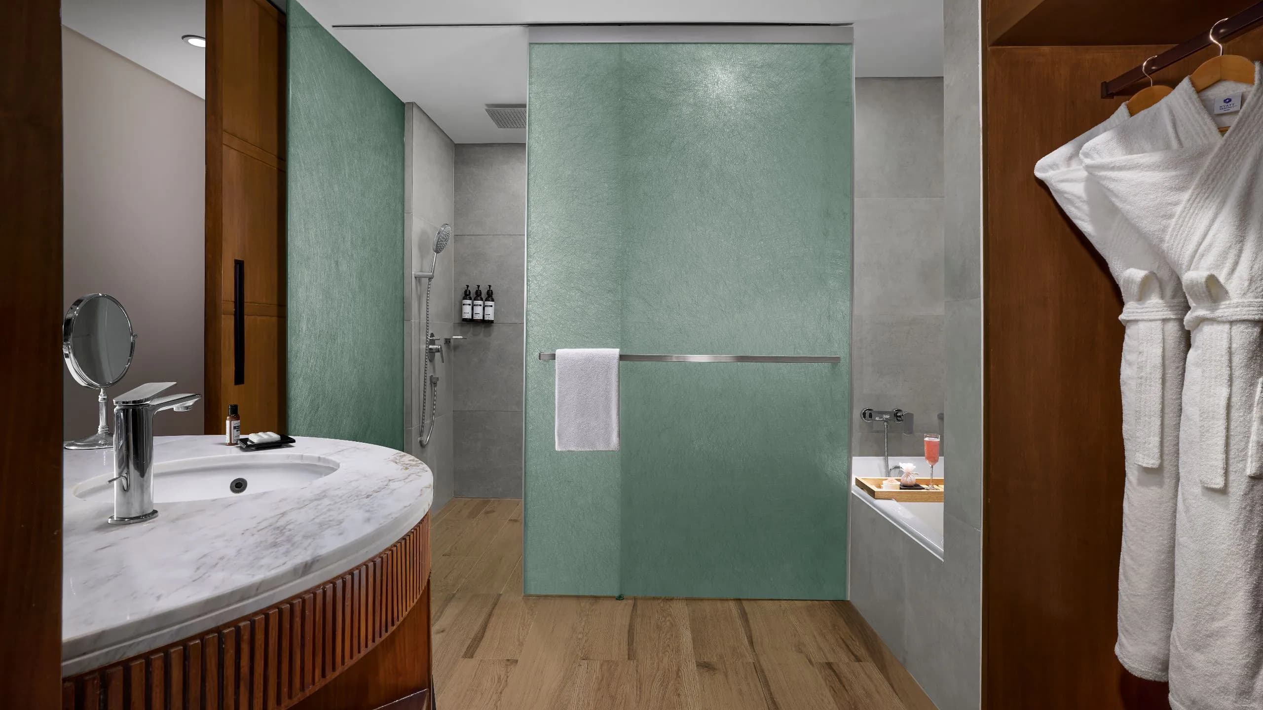 1 King Bed - Image 4