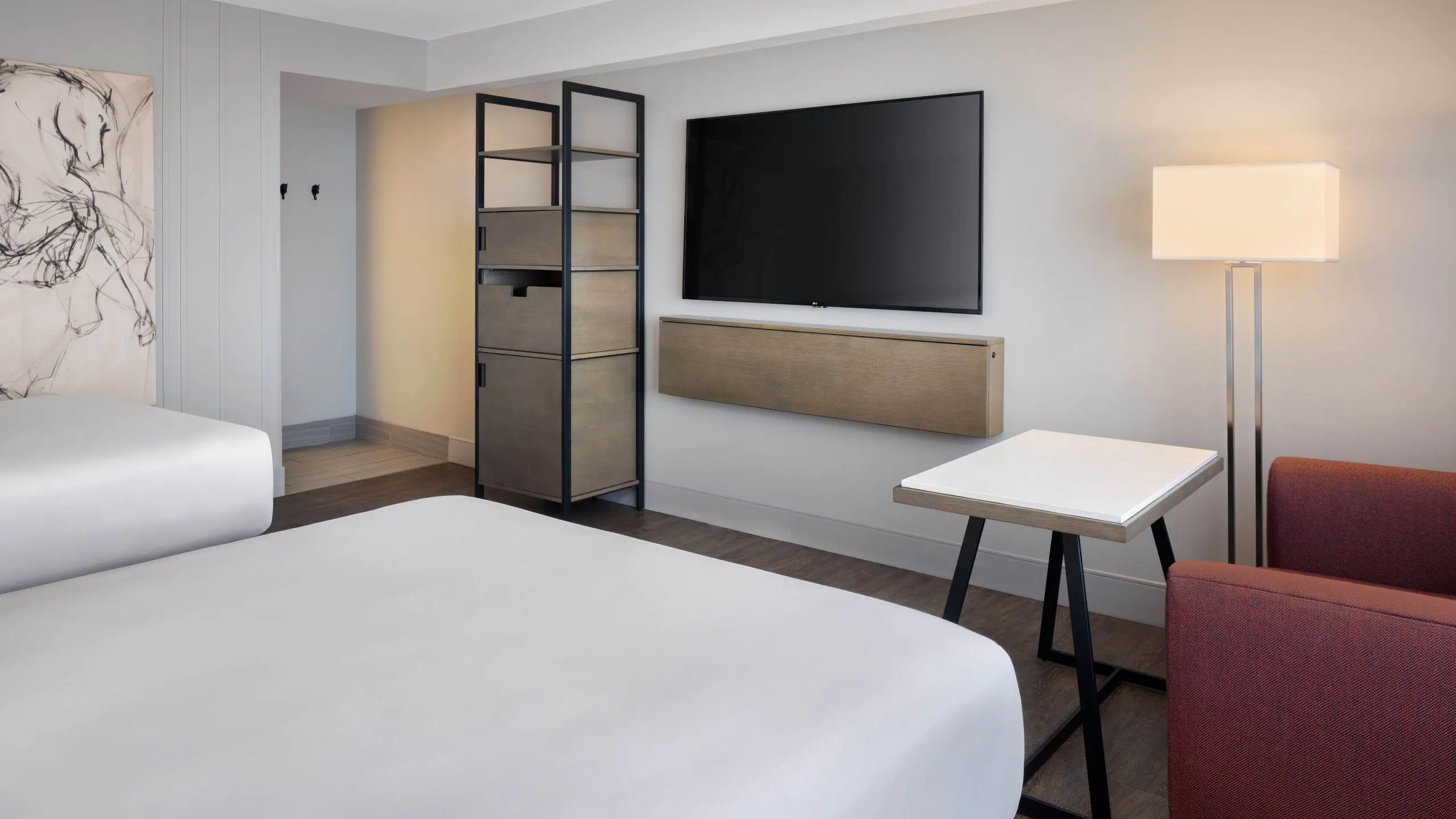 2 Queen Beds - Image 2