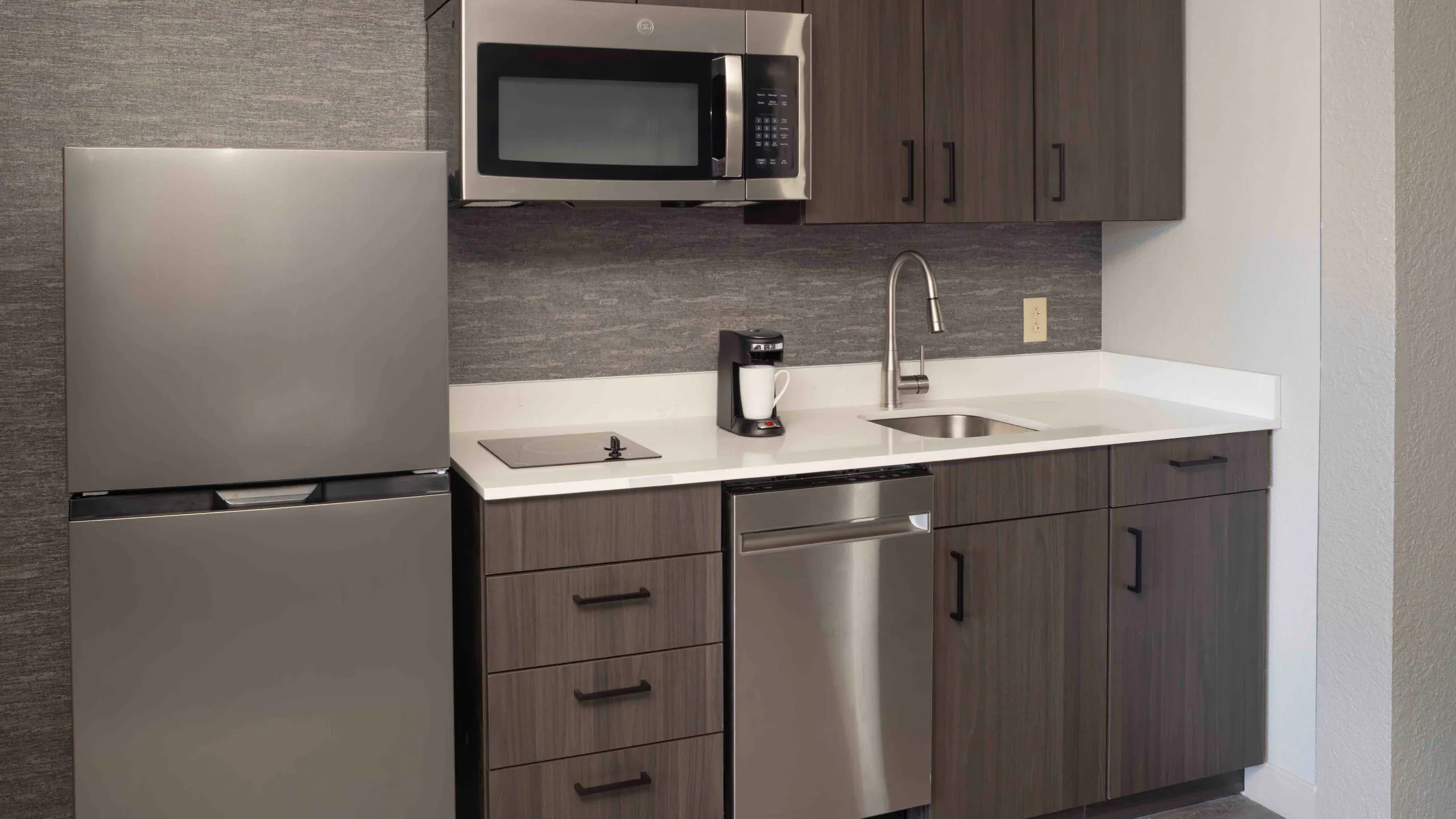 Hyatt Place Boston/Medford - Image 4