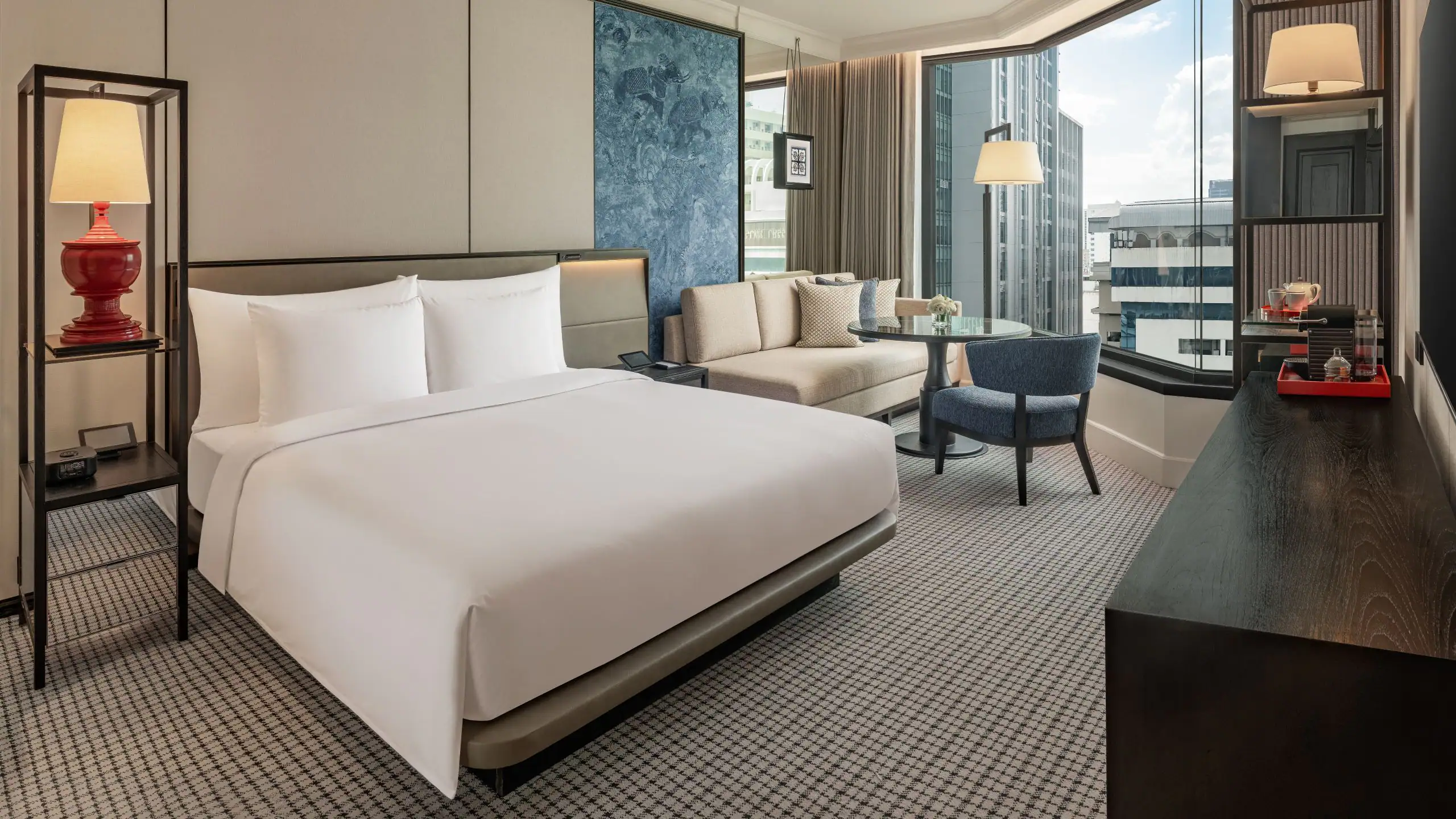 1 King Bed, Deluxe - Image 1
