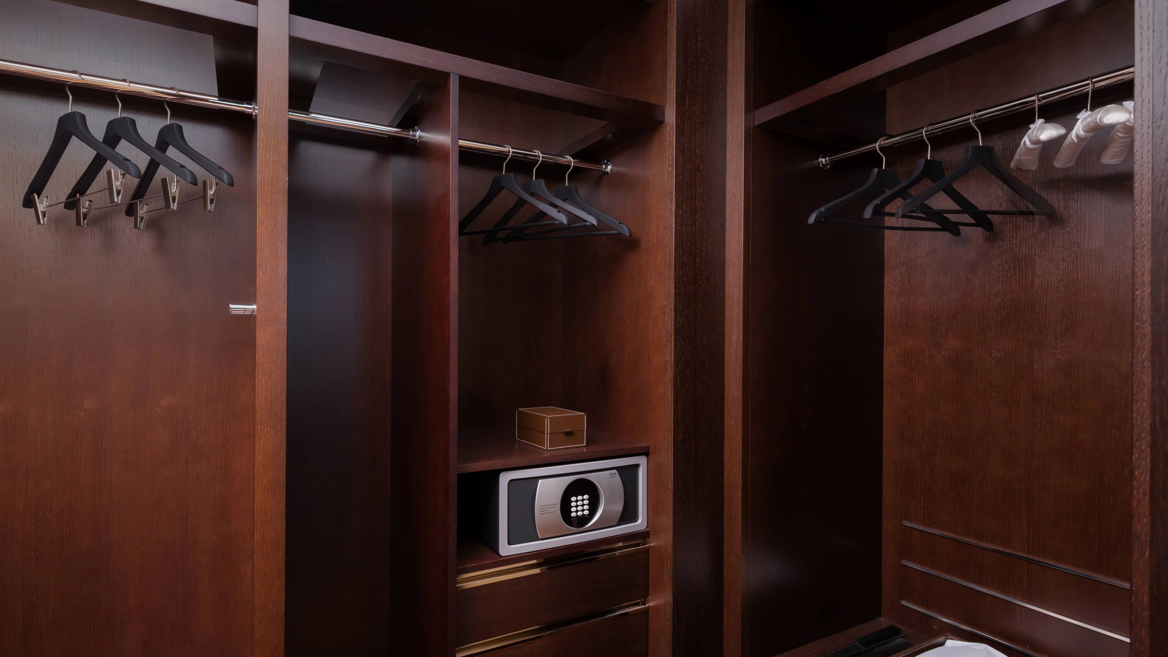 Grand Suite - Image 3