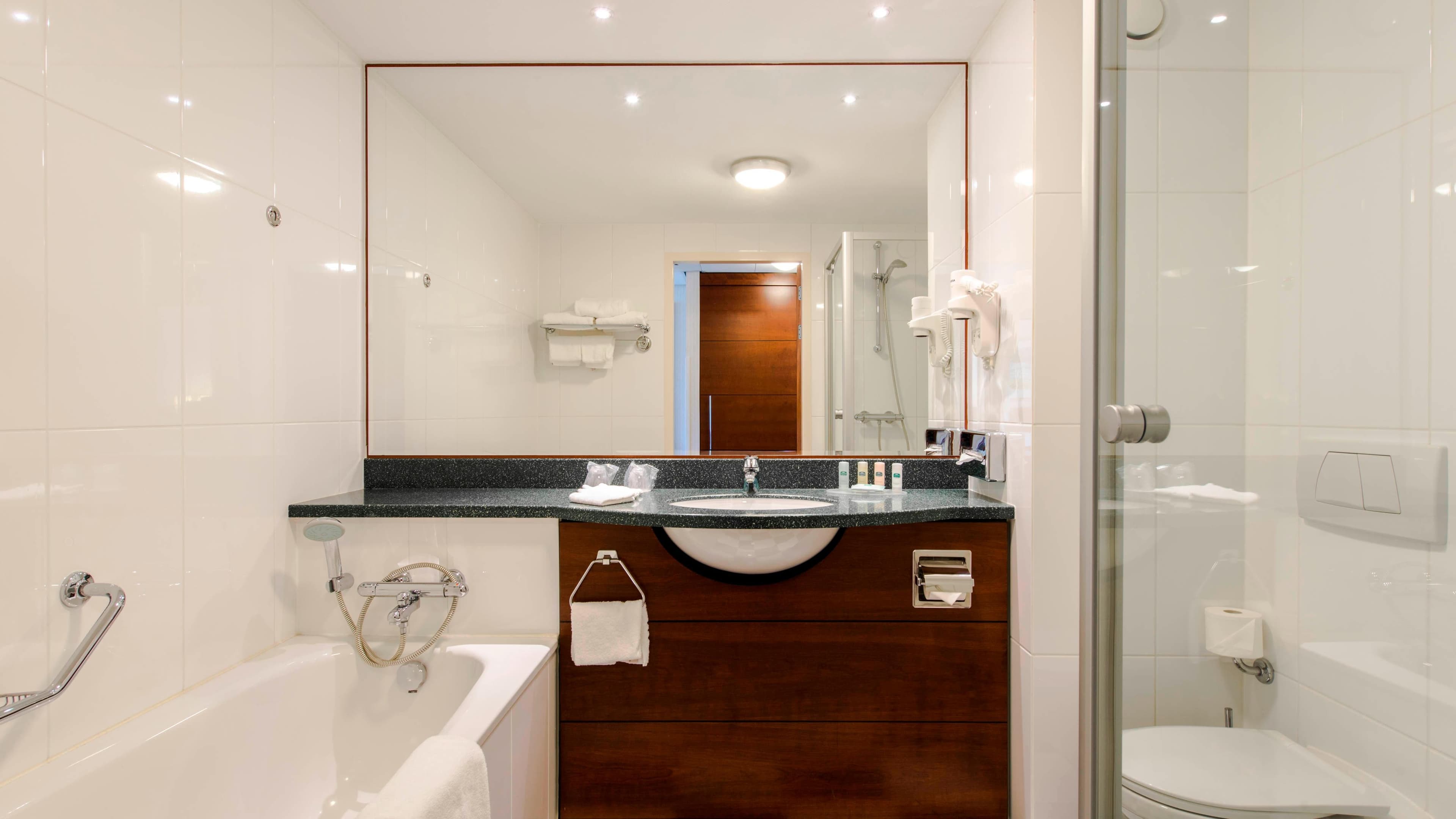 Deluxe Room - Image 3