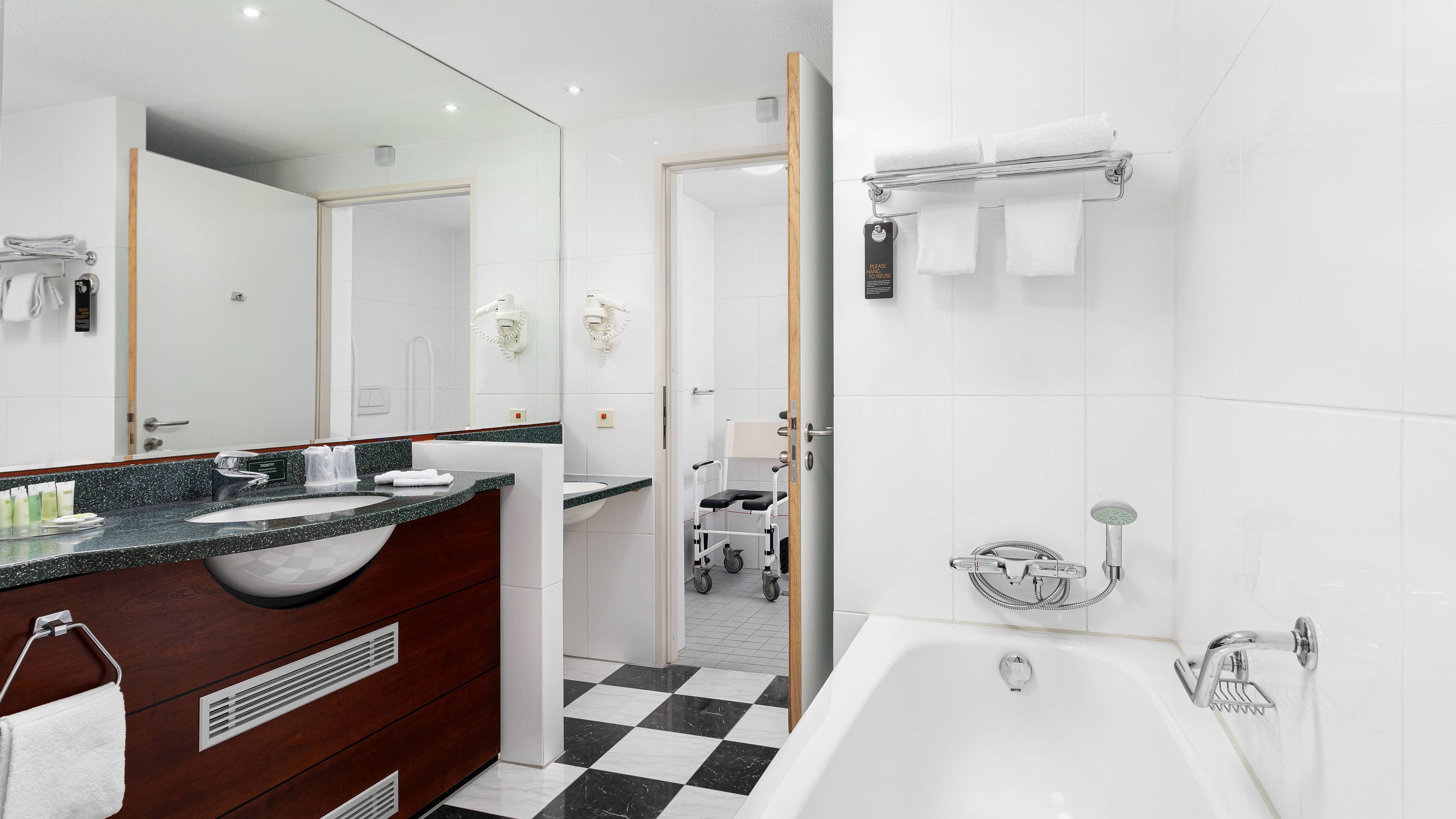 Deluxe Room - Image 4