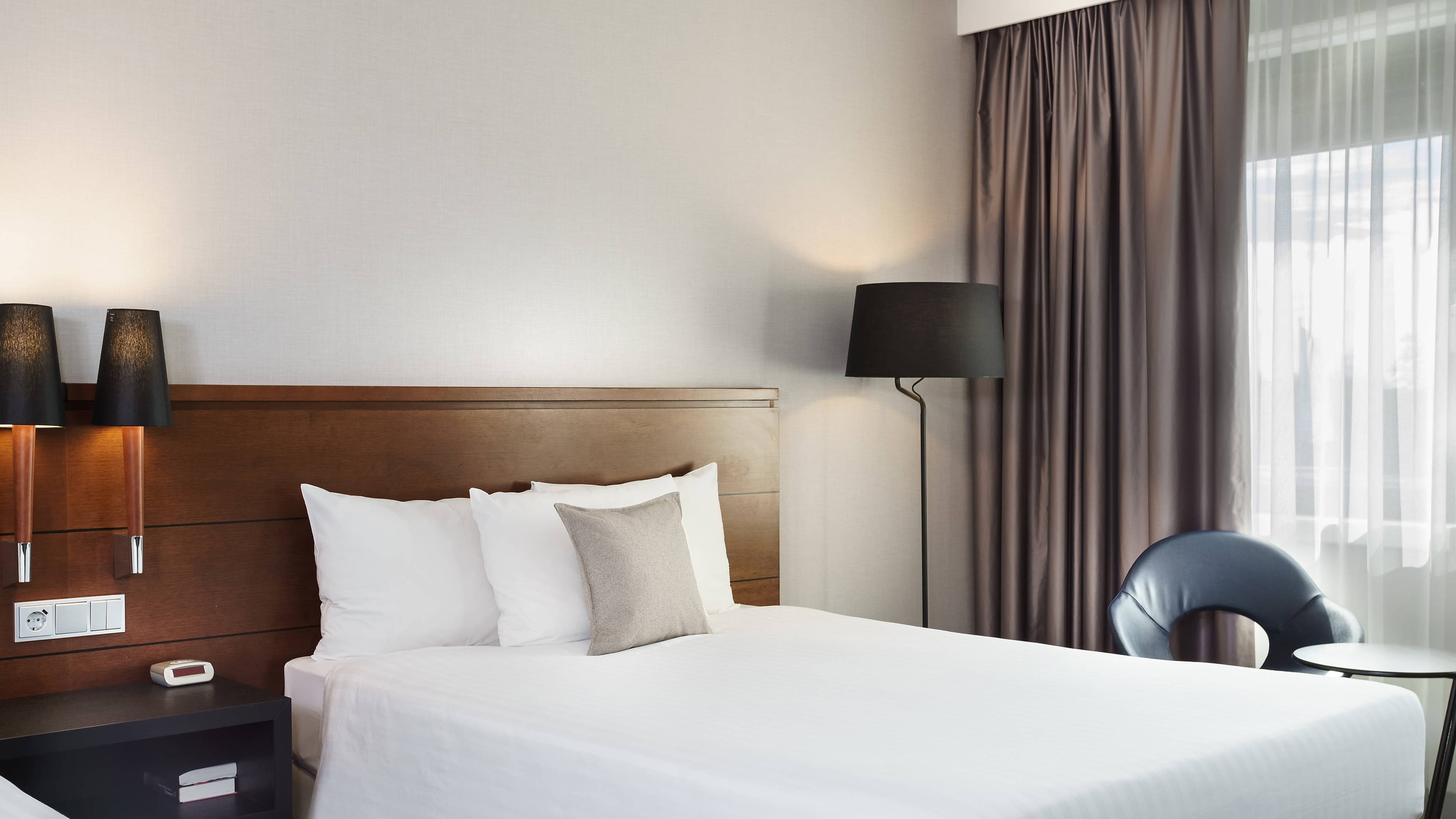 Deluxe Room - Image 2