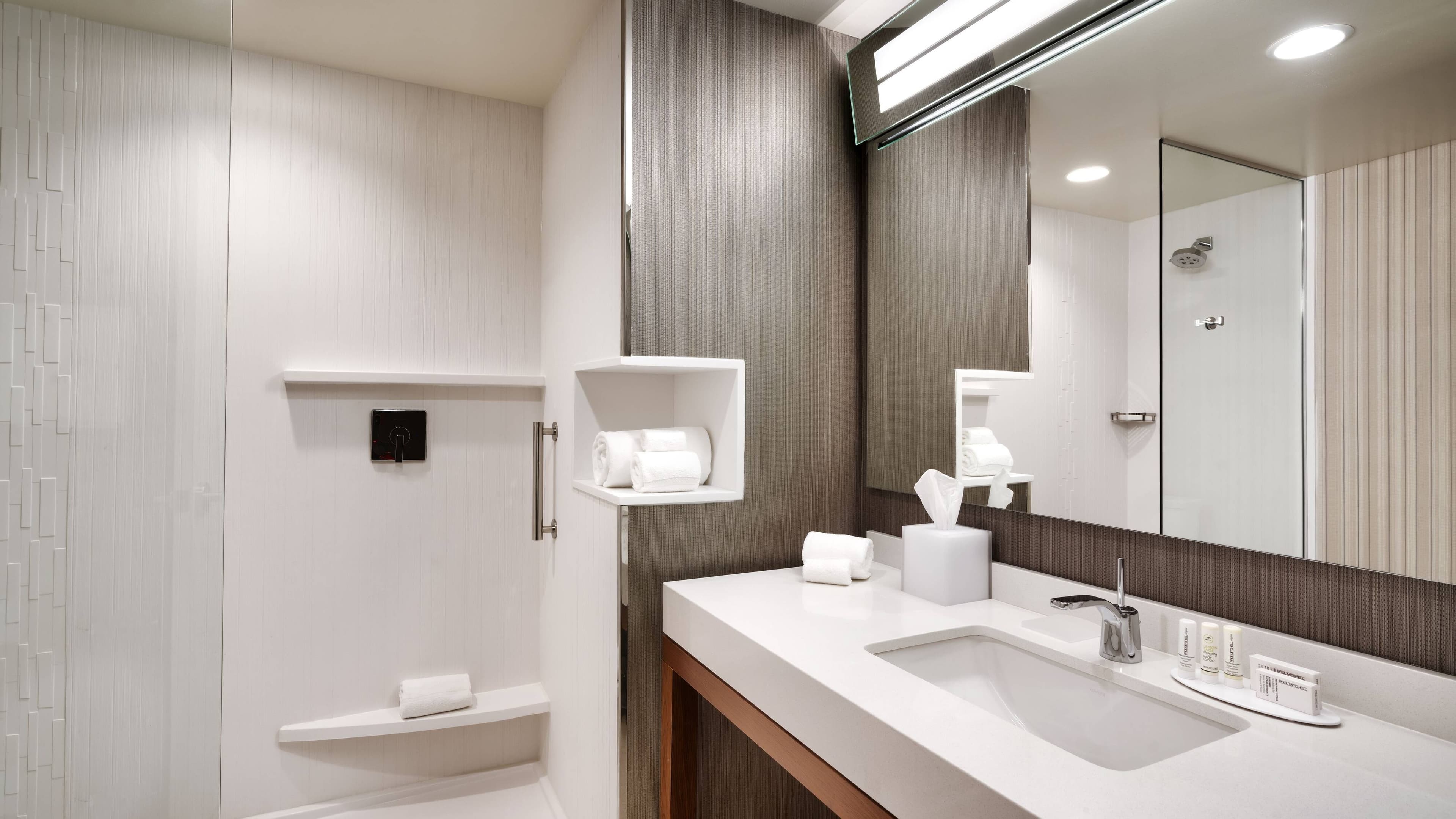 King Guest Room - Image 5