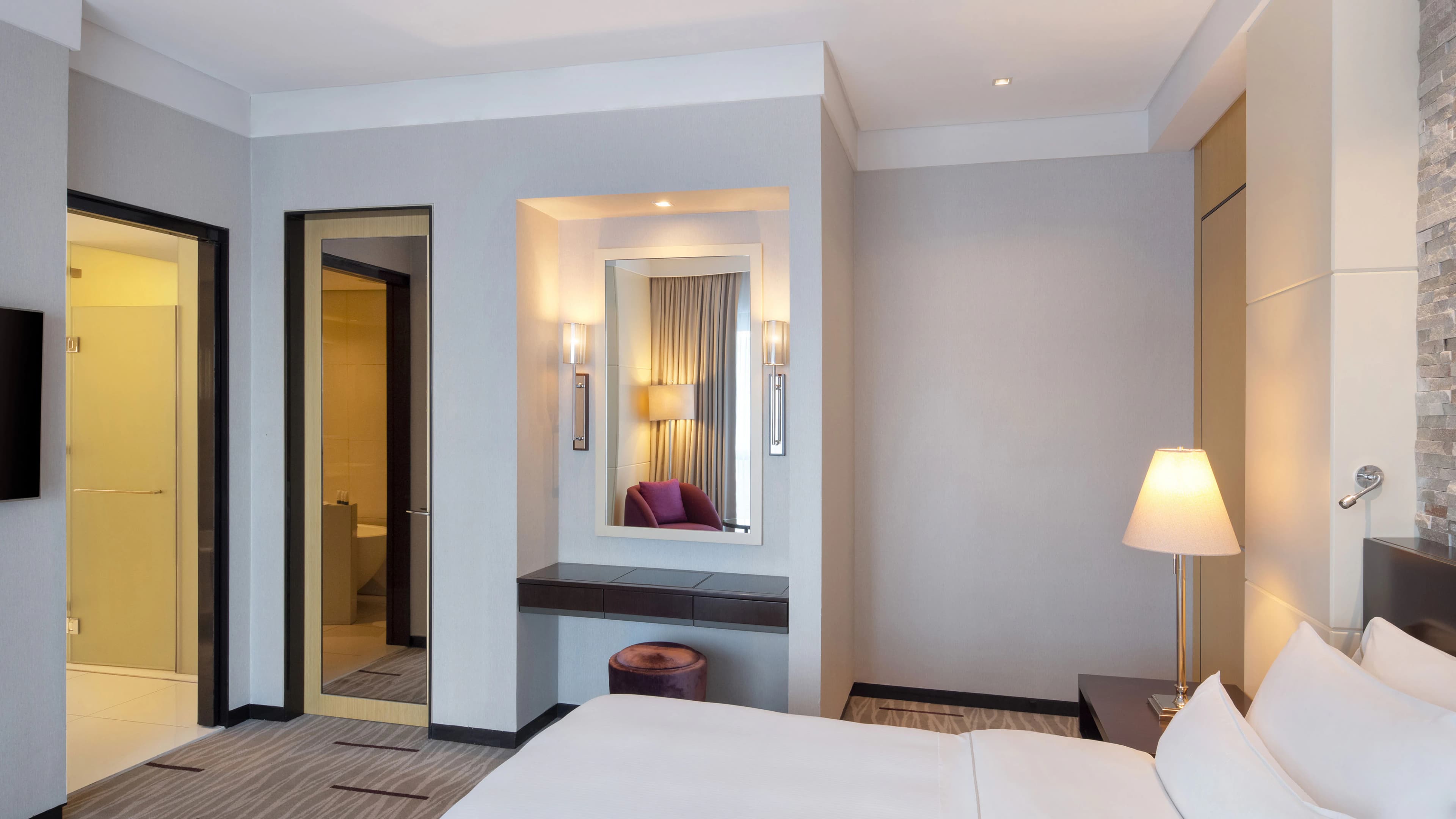 The Westin City Centre Bahrain - Image 4