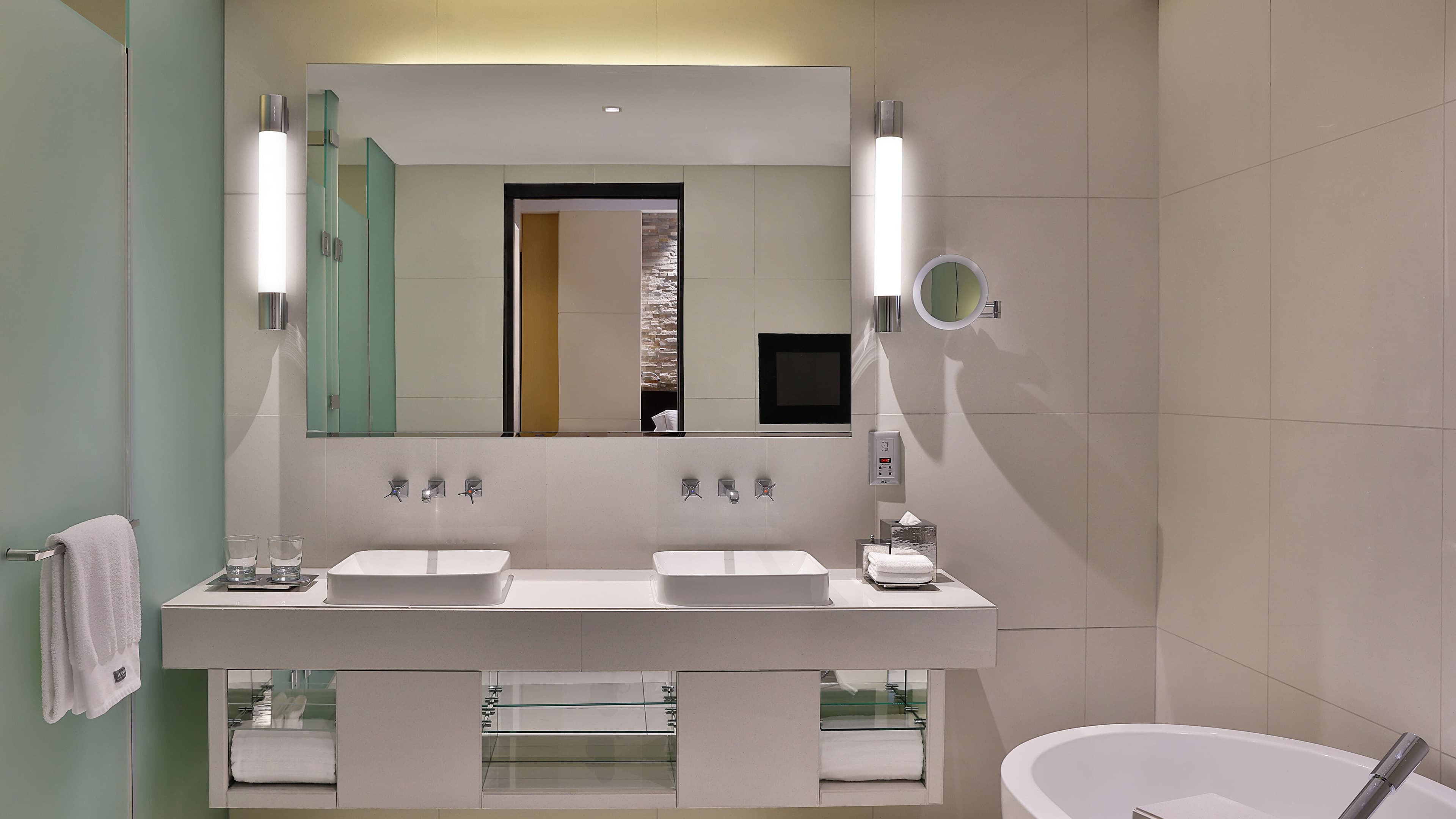The Westin City Centre Bahrain - Image 5