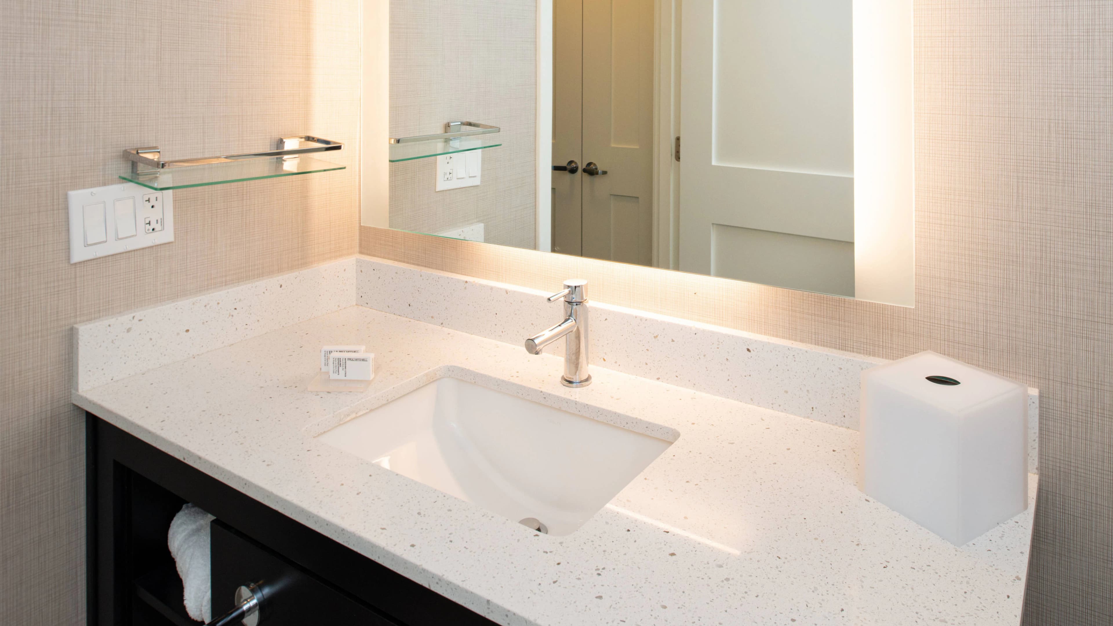1 Bedroom Suite - Image 5