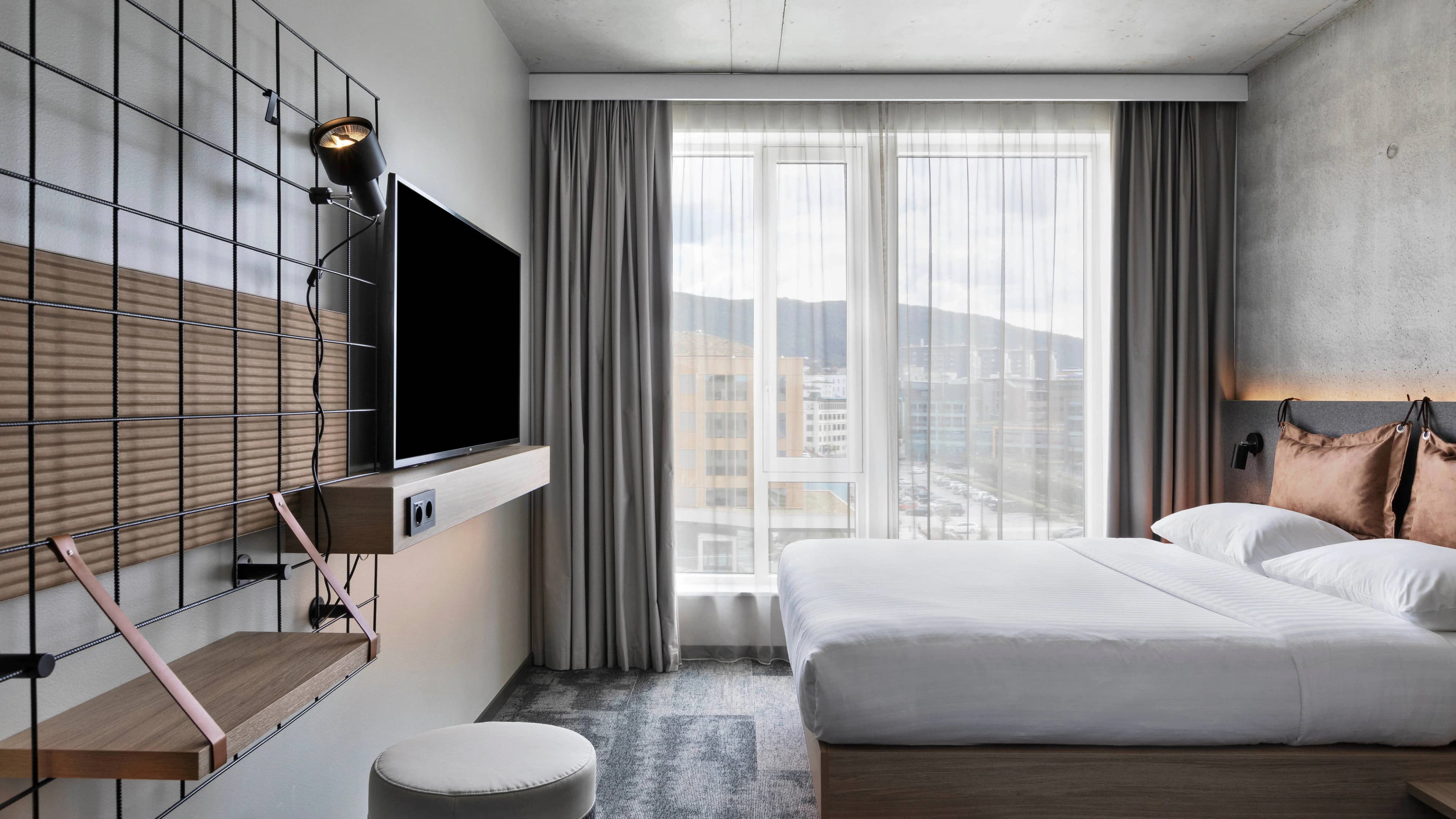 Moxy Bergen - Image 2