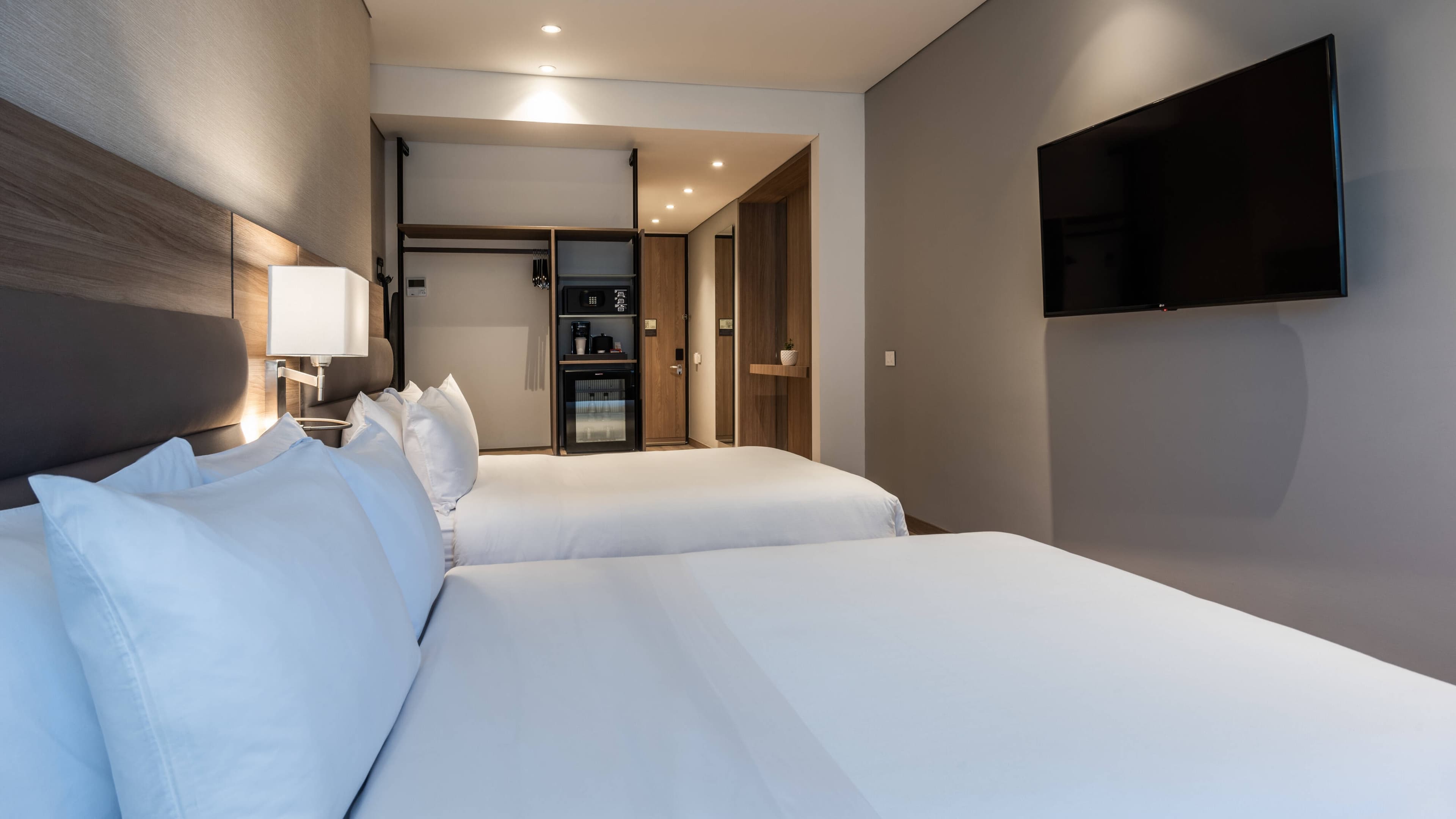 Deluxe Double - Image 3