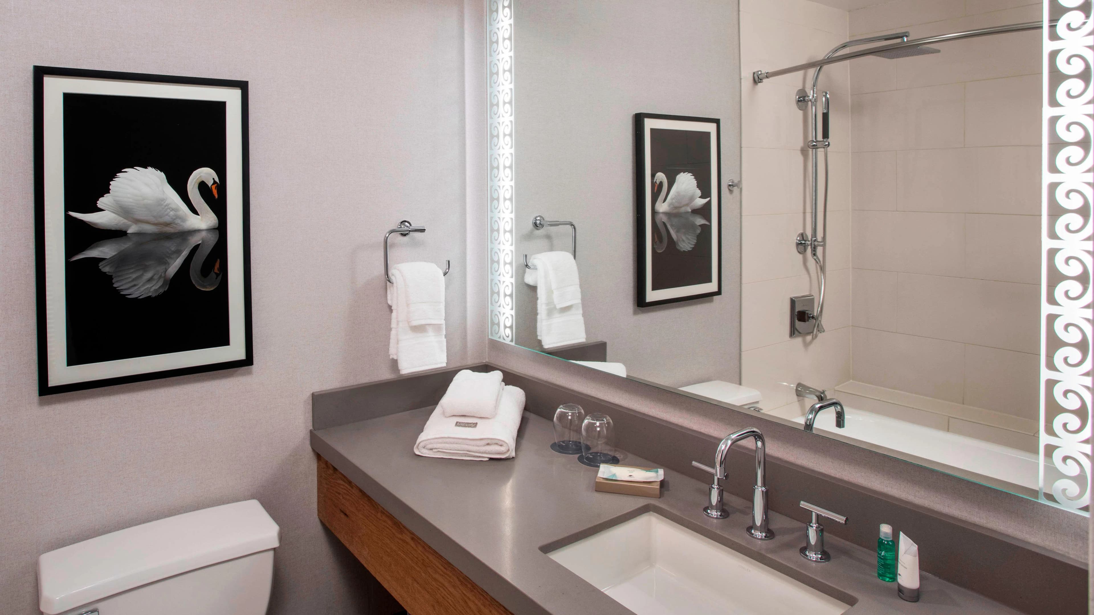 City View Guest Room - Image 5