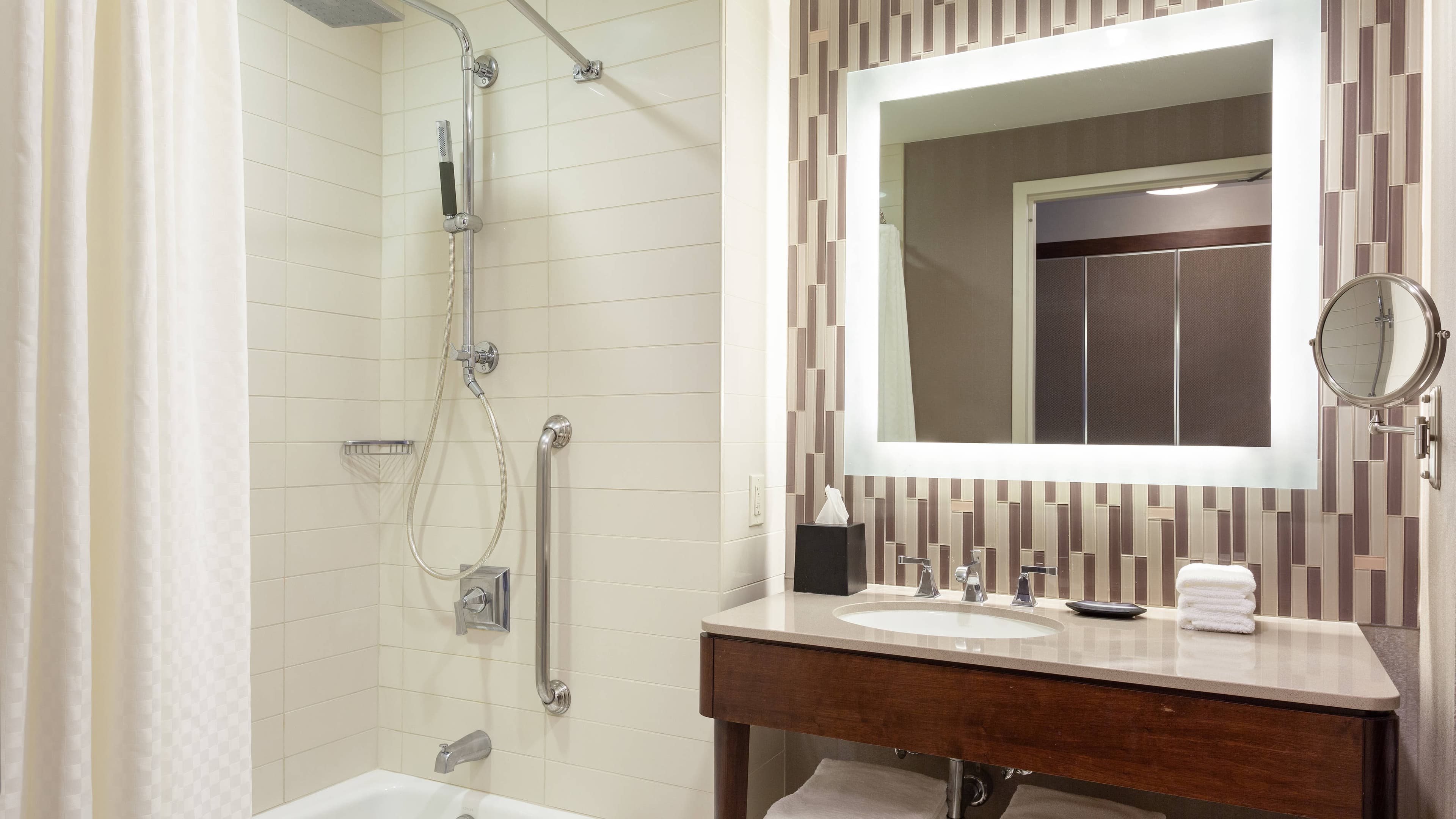 Island View - Image 3