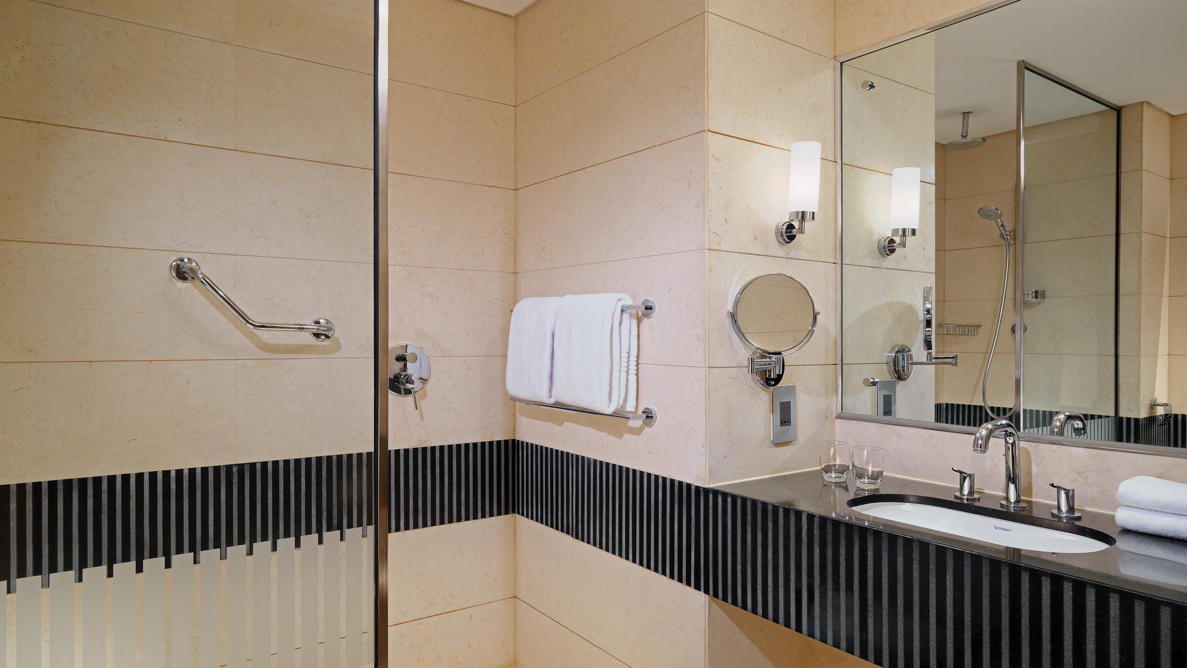 Deluxe Room - Image 4