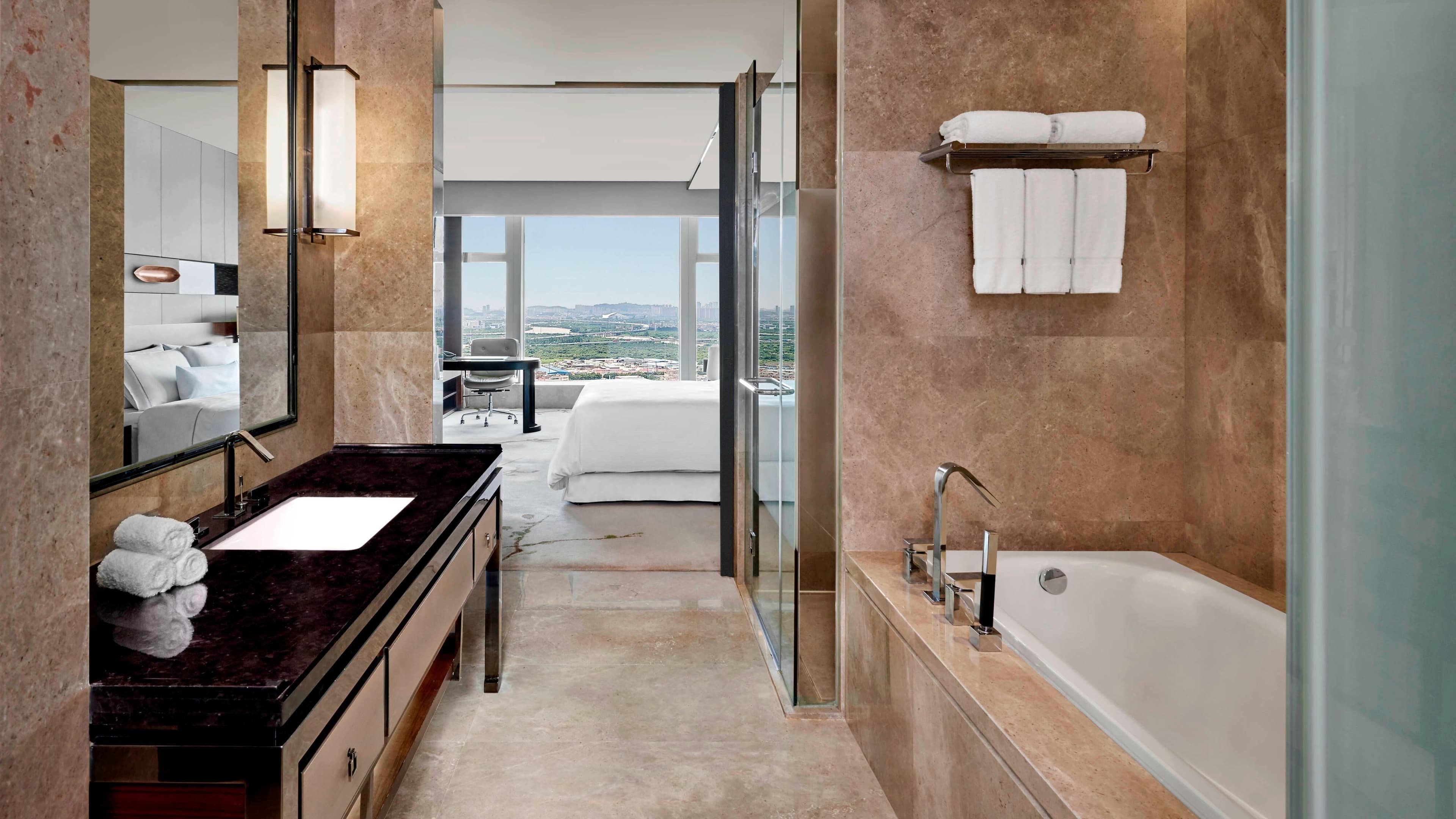 Crowne Plaza Guangzhou Window of Canton - Image 5
