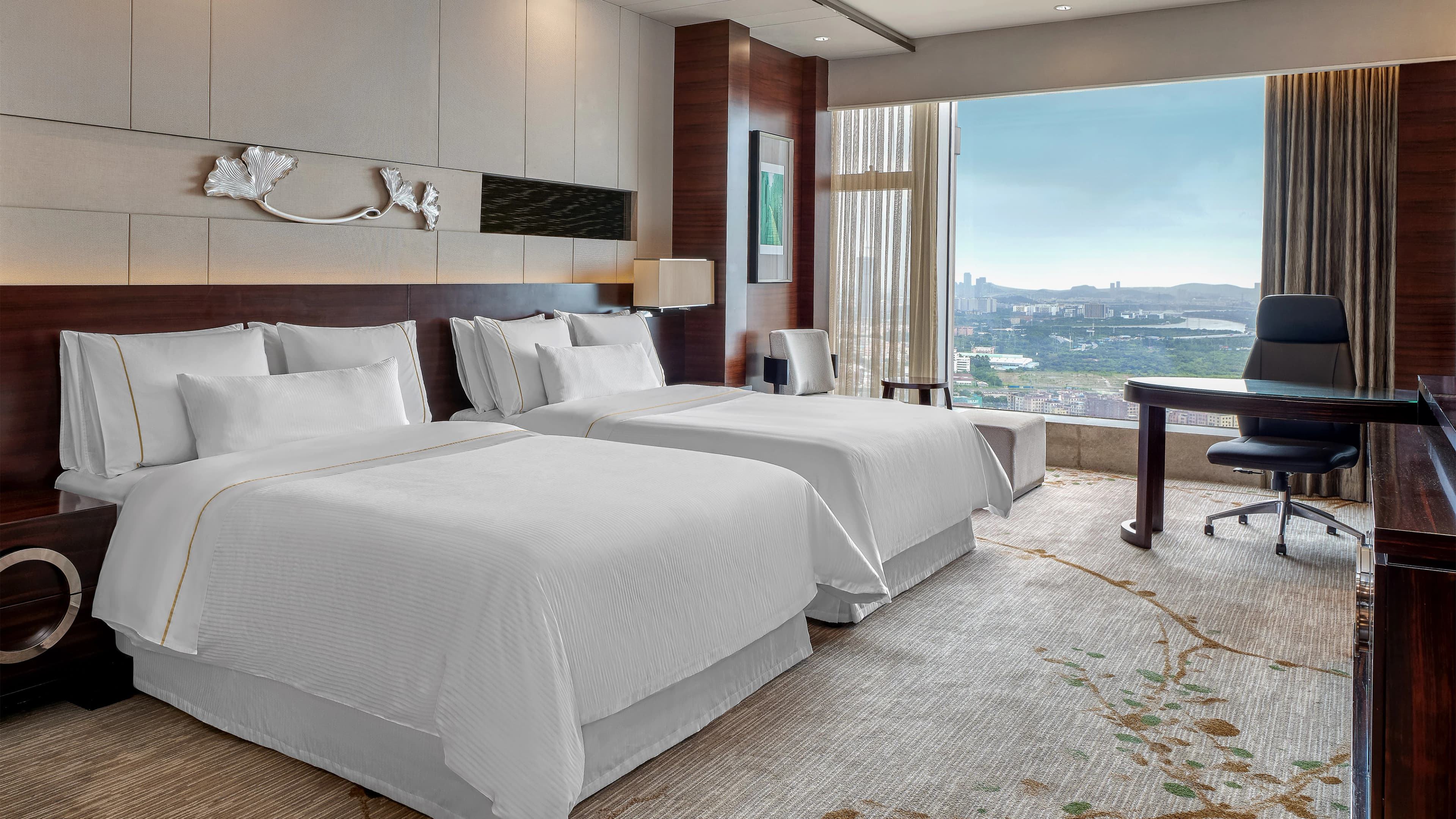 Crowne Plaza Guangzhou Window of Canton - Image 4